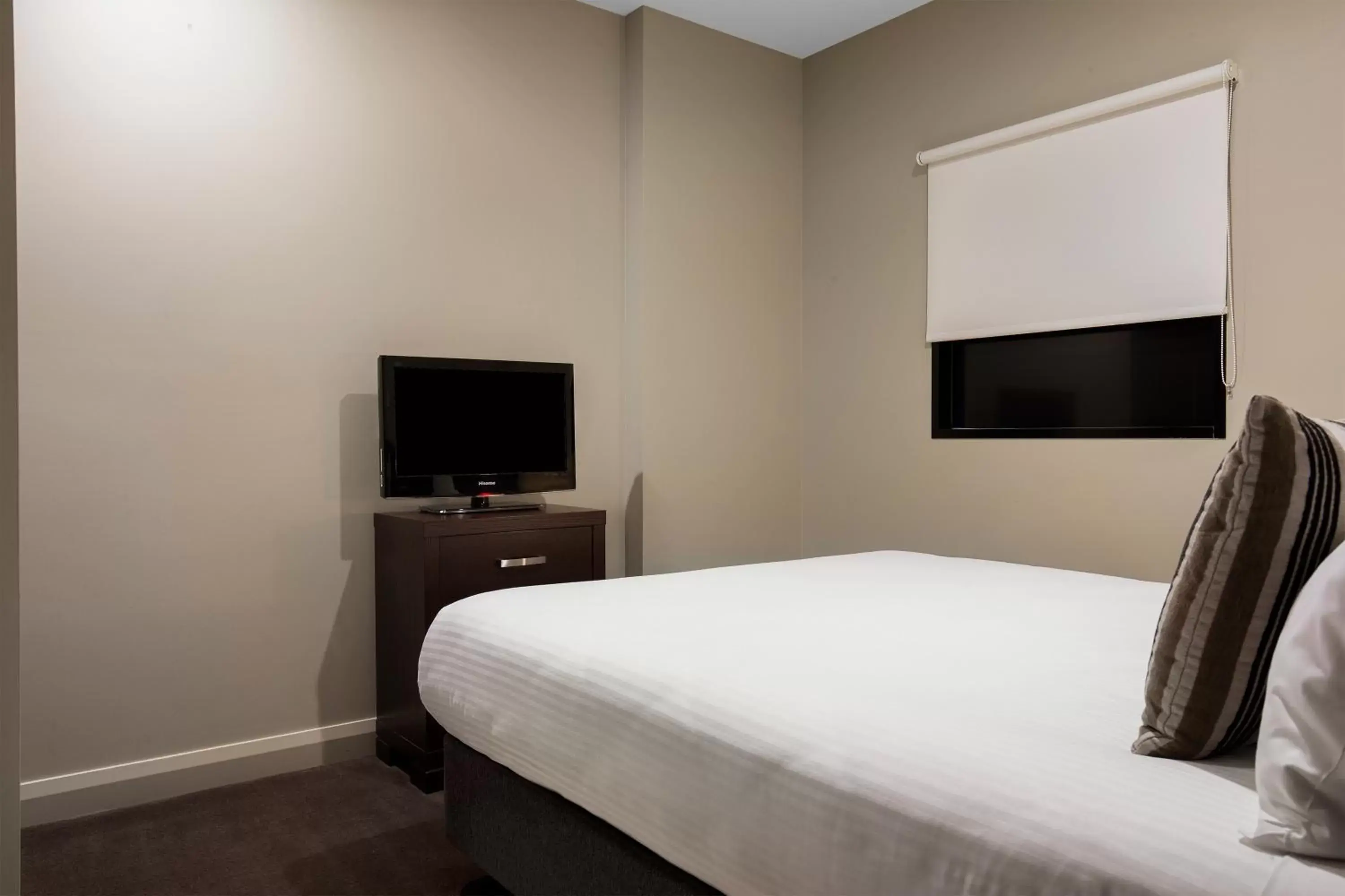 Bedroom, TV/Entertainment Center in Mantra Hindmarsh Square