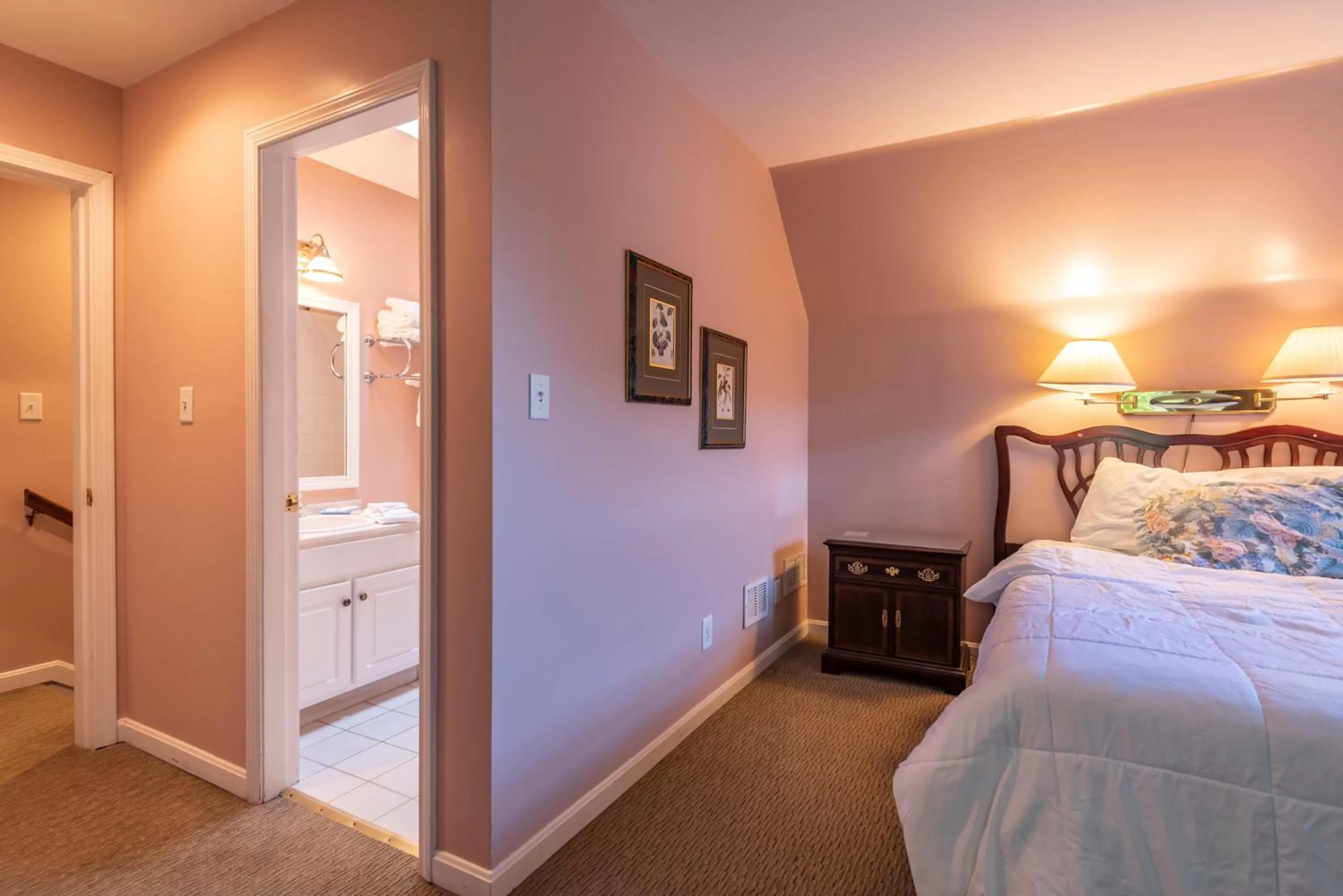 Bathroom, Bed in Century Suites Hotel