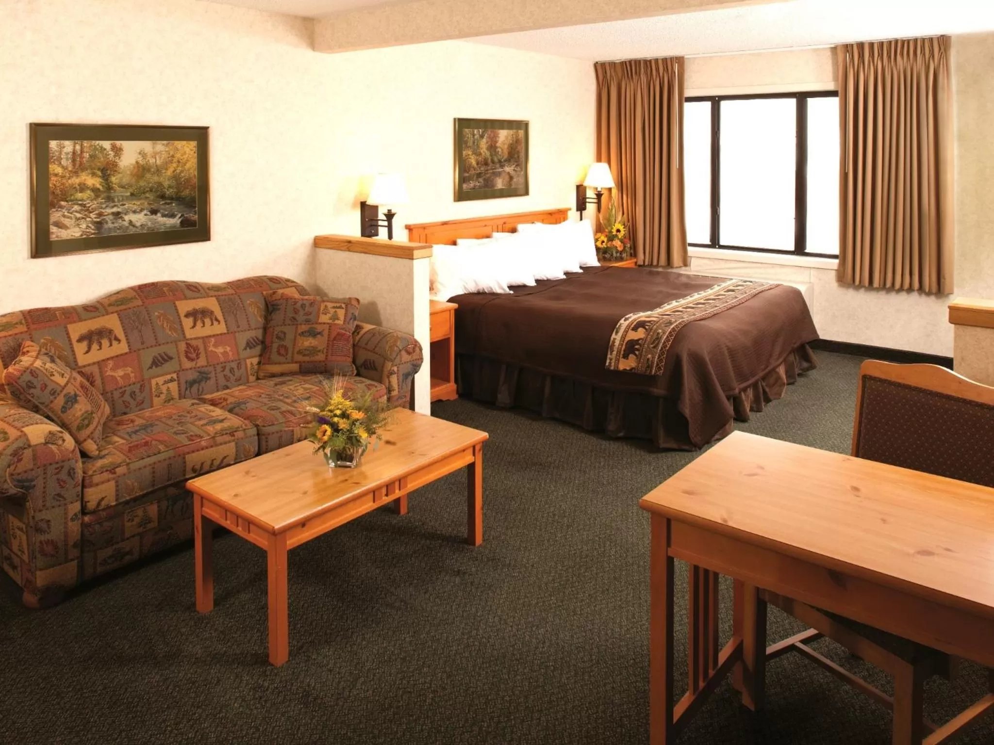 Photo of the whole room, Bed in Kelly Inn and Suites Mitchell