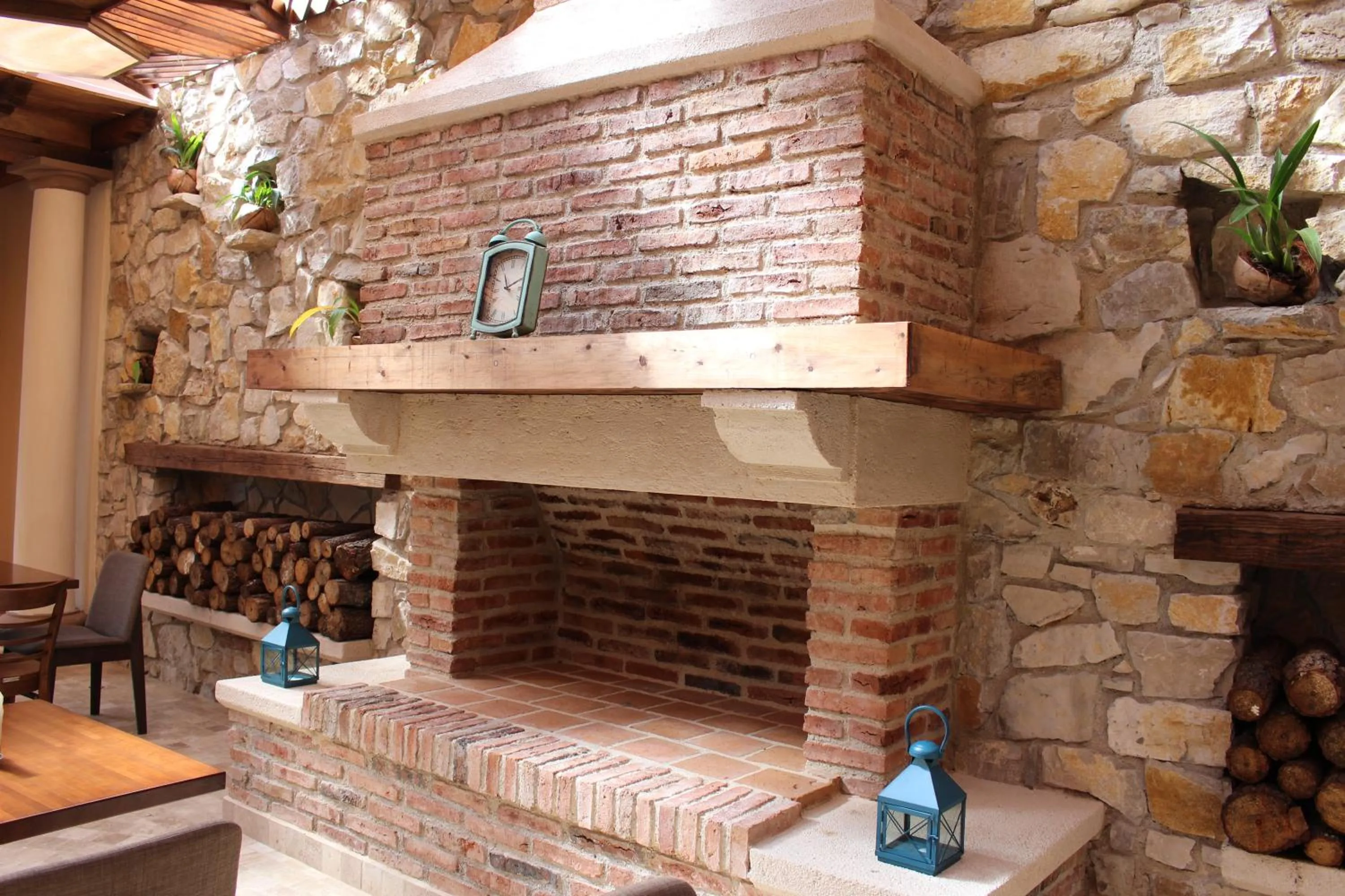 Restaurant/places to eat in La Estancia