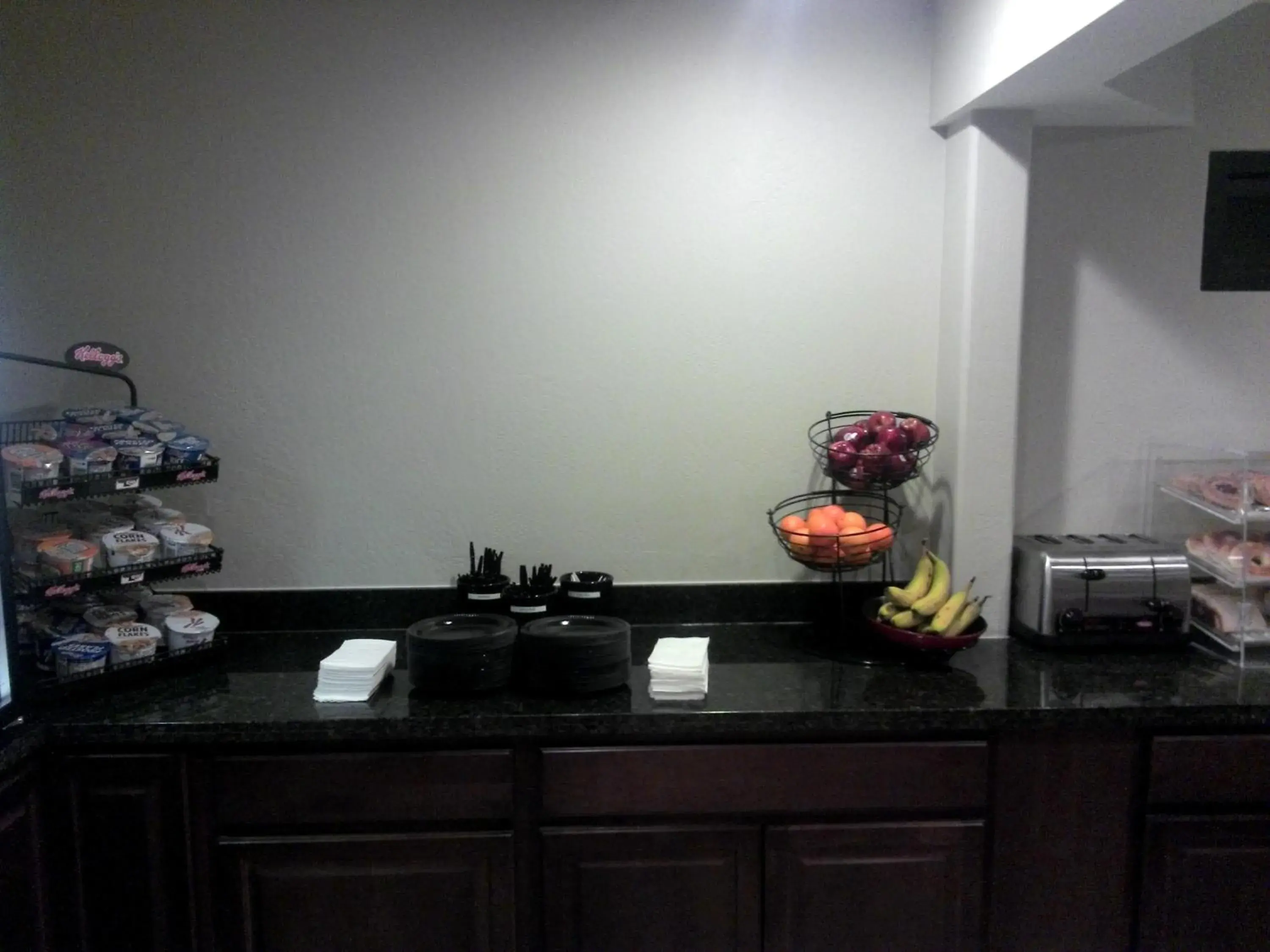 Kitchen or kitchenette in Ramada by Wyndham Tempe/At Arizona Mills Mall