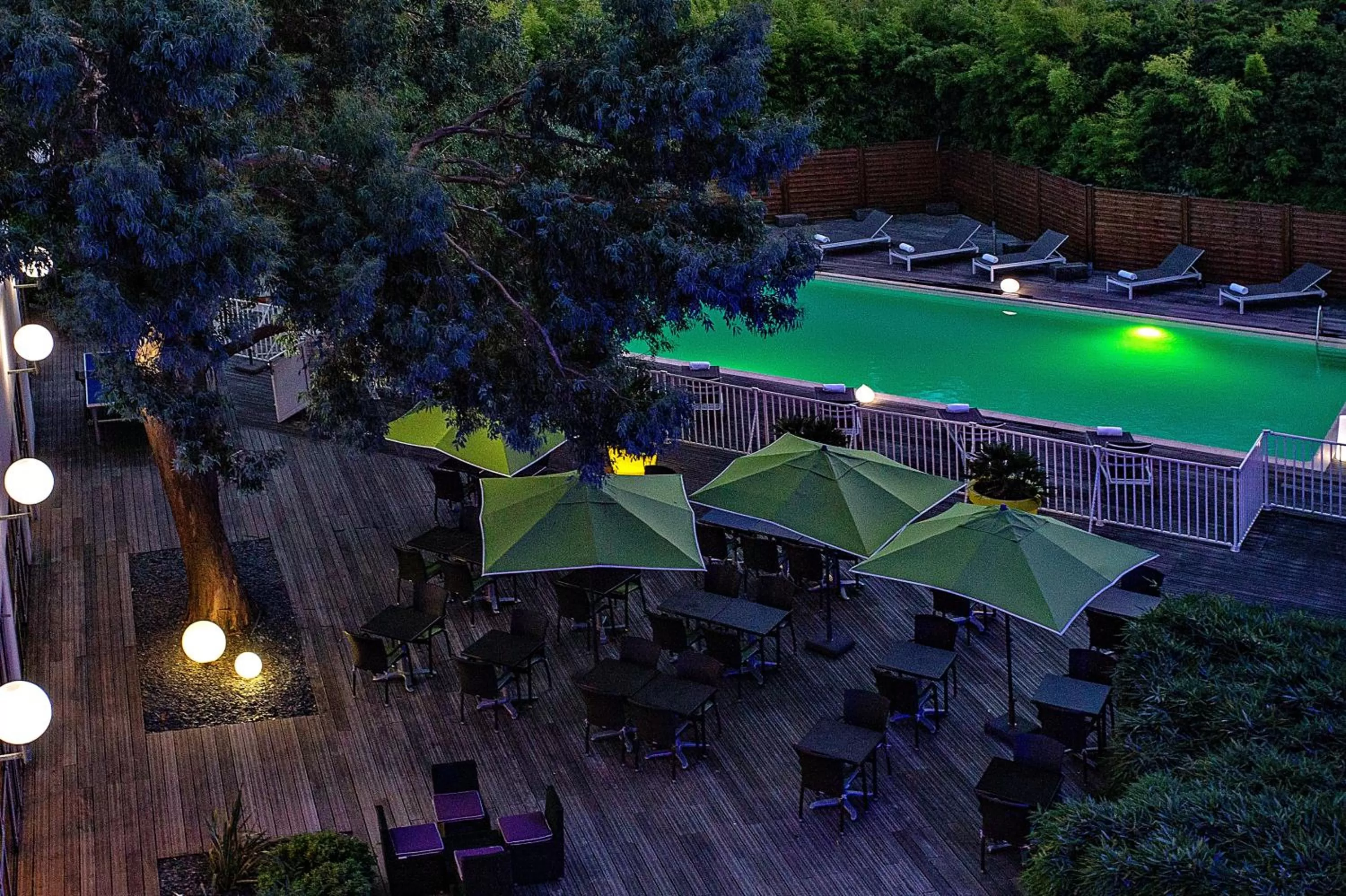 Patio in Novotel Paris Orly Rungis Aéroport