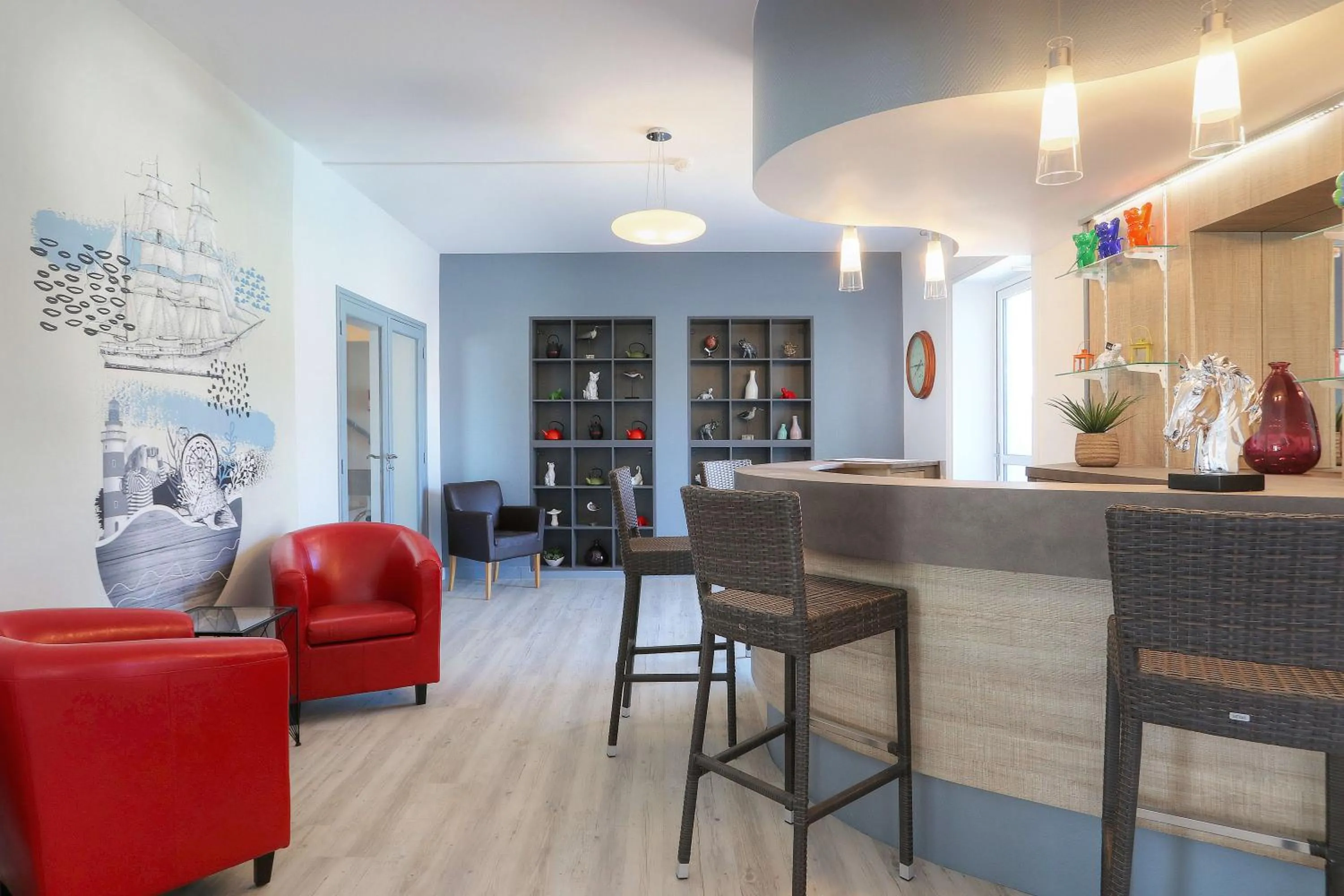 Lounge or bar in Best Western Hôtel Le Bellevue Quiberon