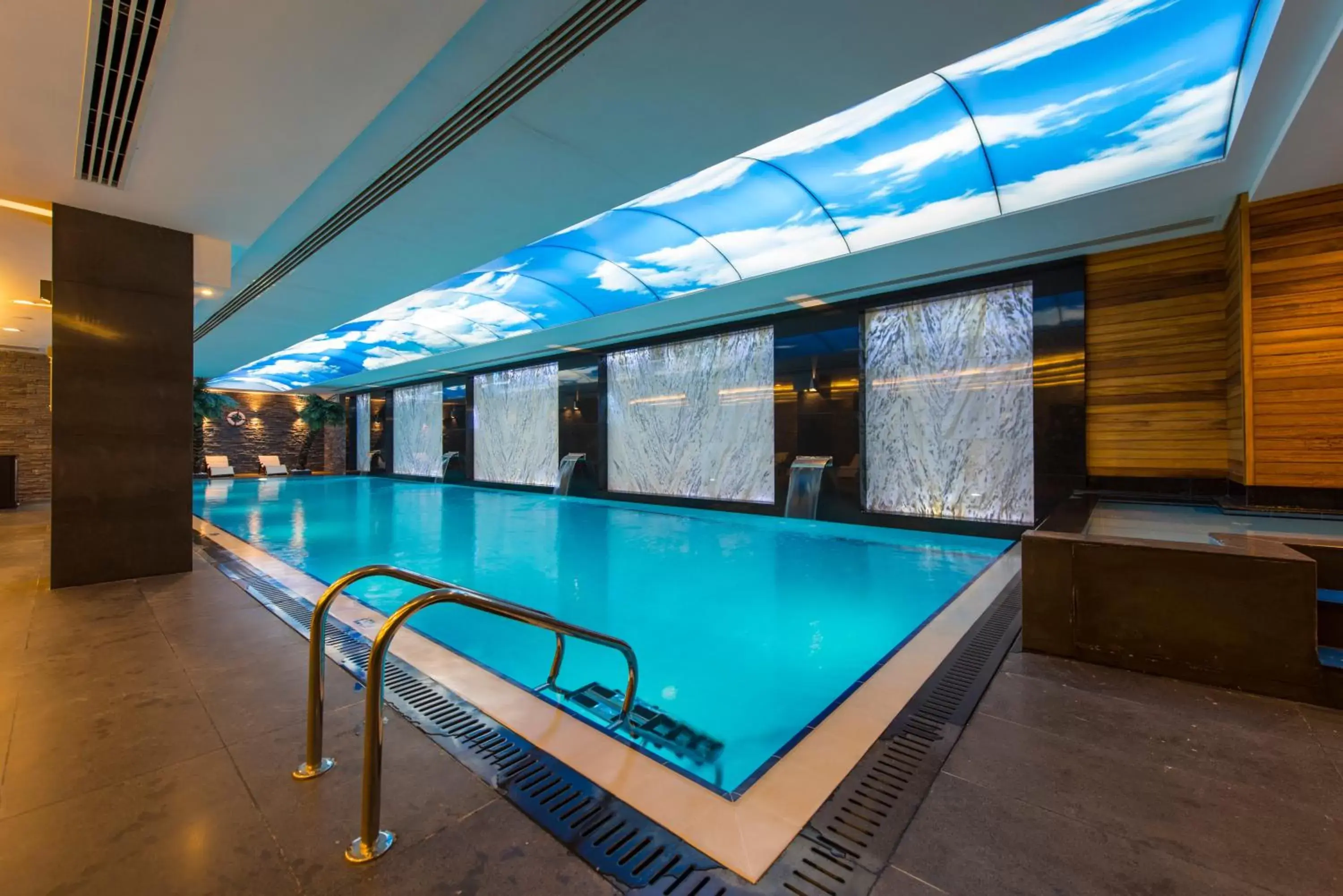 Swimming pool in Park Inn by Radisson Ankara Cankaya Swimming pool in Park Inn by Radisson Ankara Cankaya