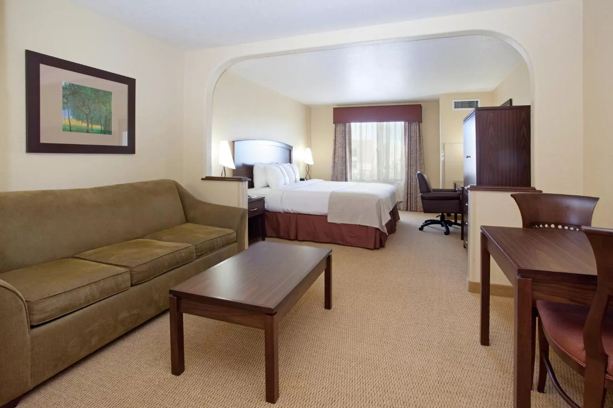 Photo of the whole room, Seating Area in Holiday Inn Denver-Parker-E470/Parker Road, an IHG Hotel