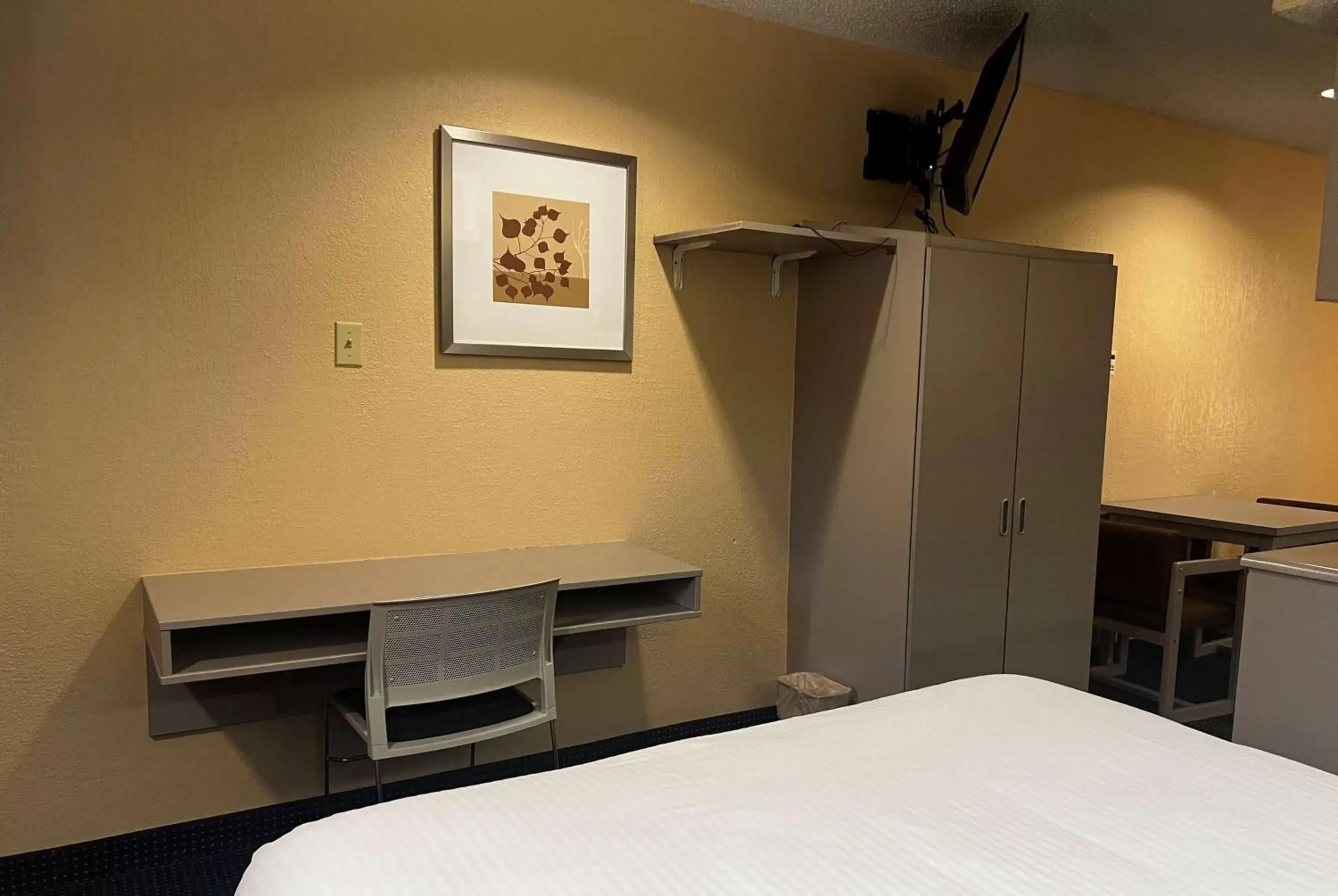 Photo of the whole room, Bed in Microtel Inn & Suites by Wyndham Houston/Webster/Nasa/Clearlake