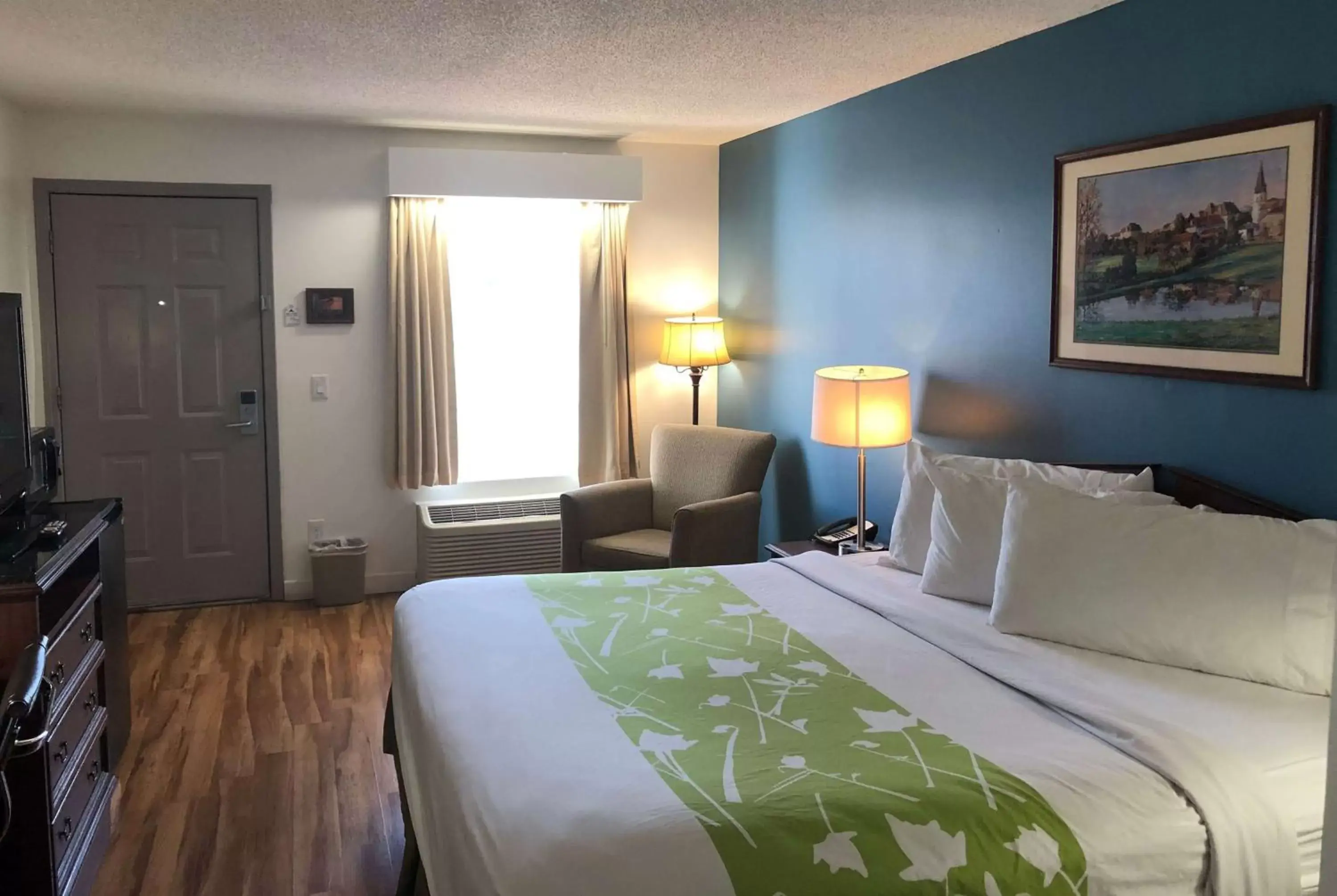 Photo of the whole room, Bed in Baymont by Wyndham Roanoke Rapids