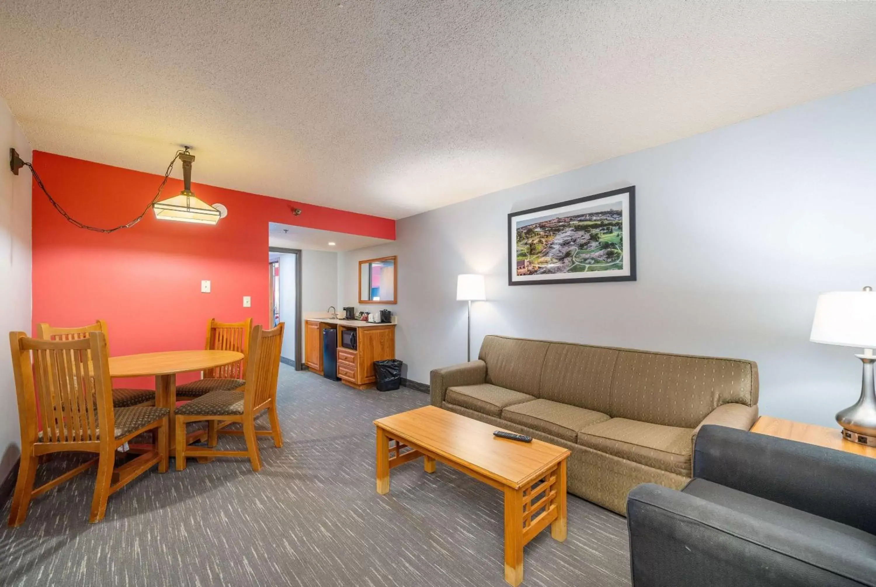 Photo of the whole room, Seating Area in Ramada by Wyndham Sioux Falls Airport - Waterpark Resort & Event Center