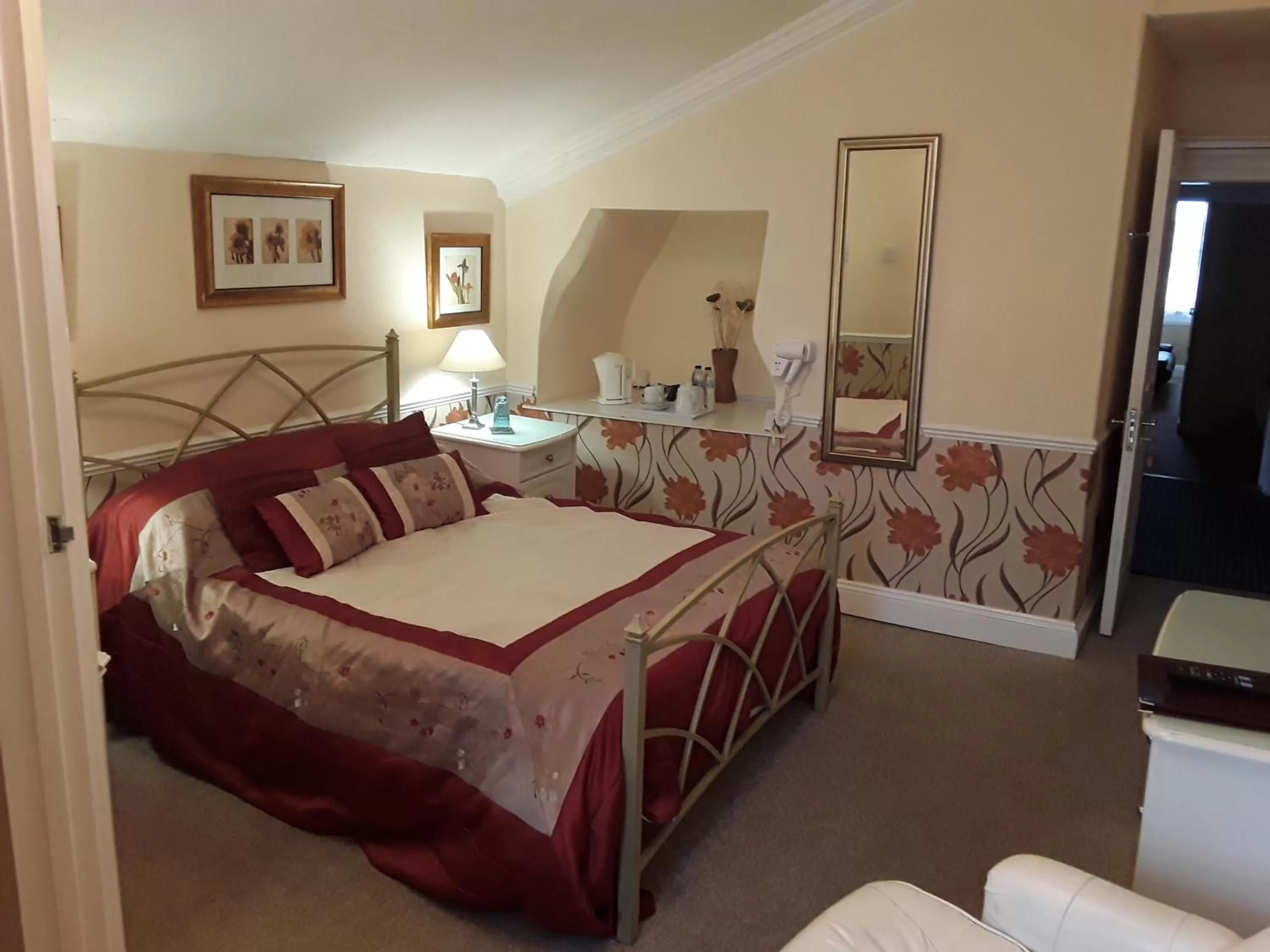 Bed in The Pack o' Cards