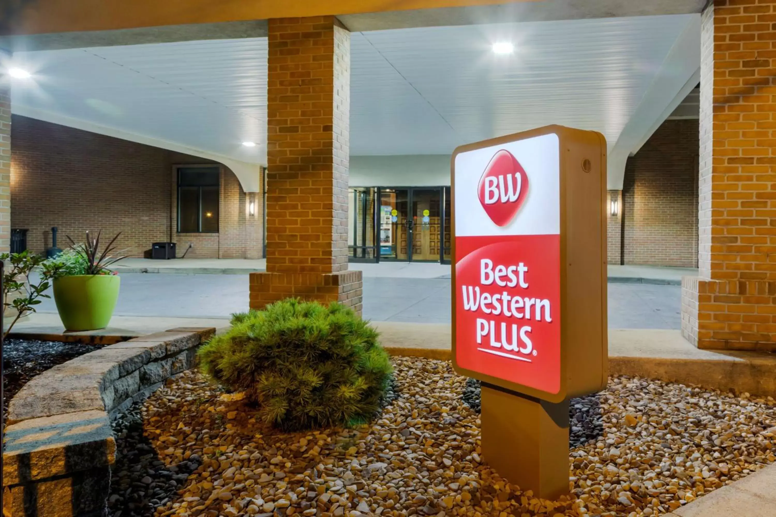 Property building in Best Western Plus Wooster Hotel & Conference Center