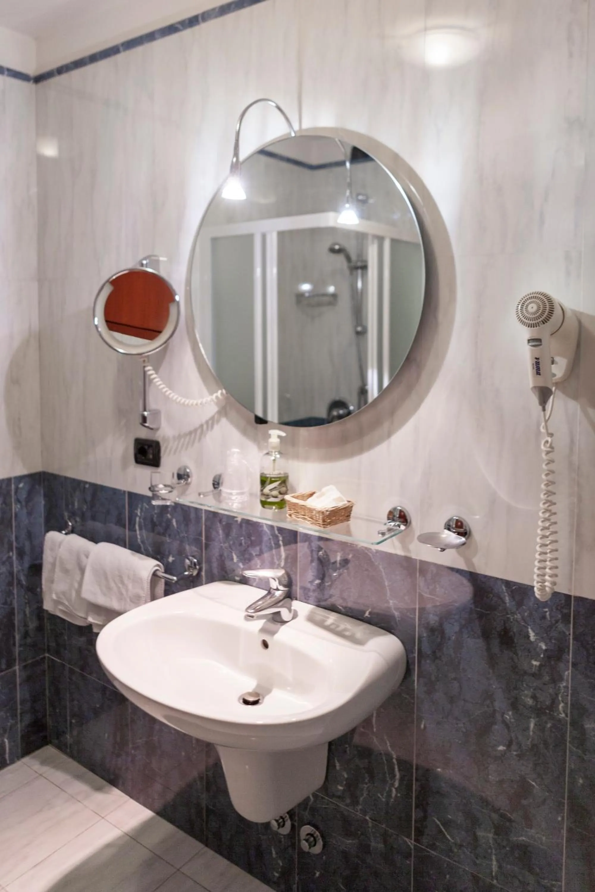 Bathroom in Hotel Olivo