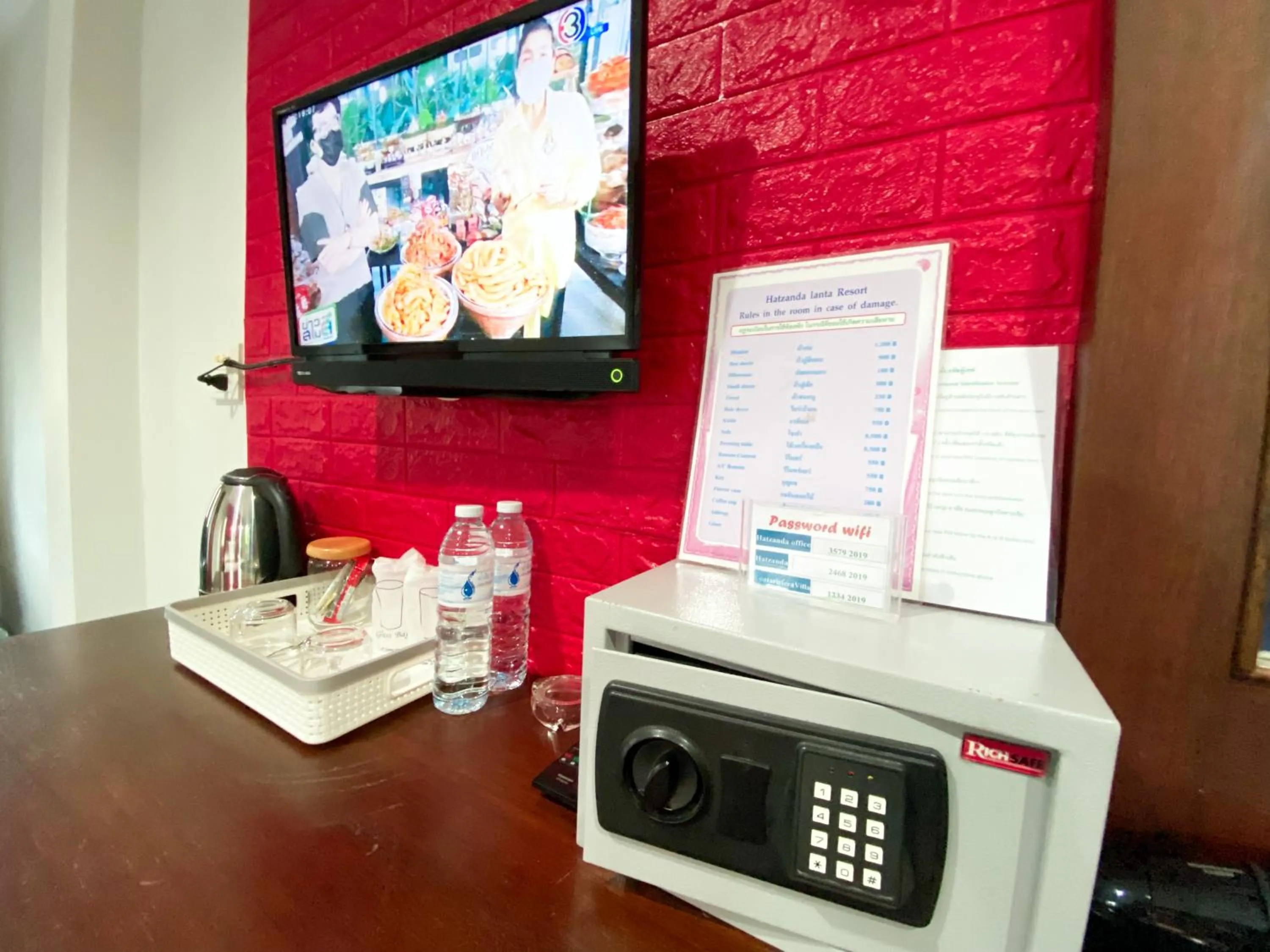 TV and multimedia in Hatzanda Lanta Resort - SHA Extra Plus