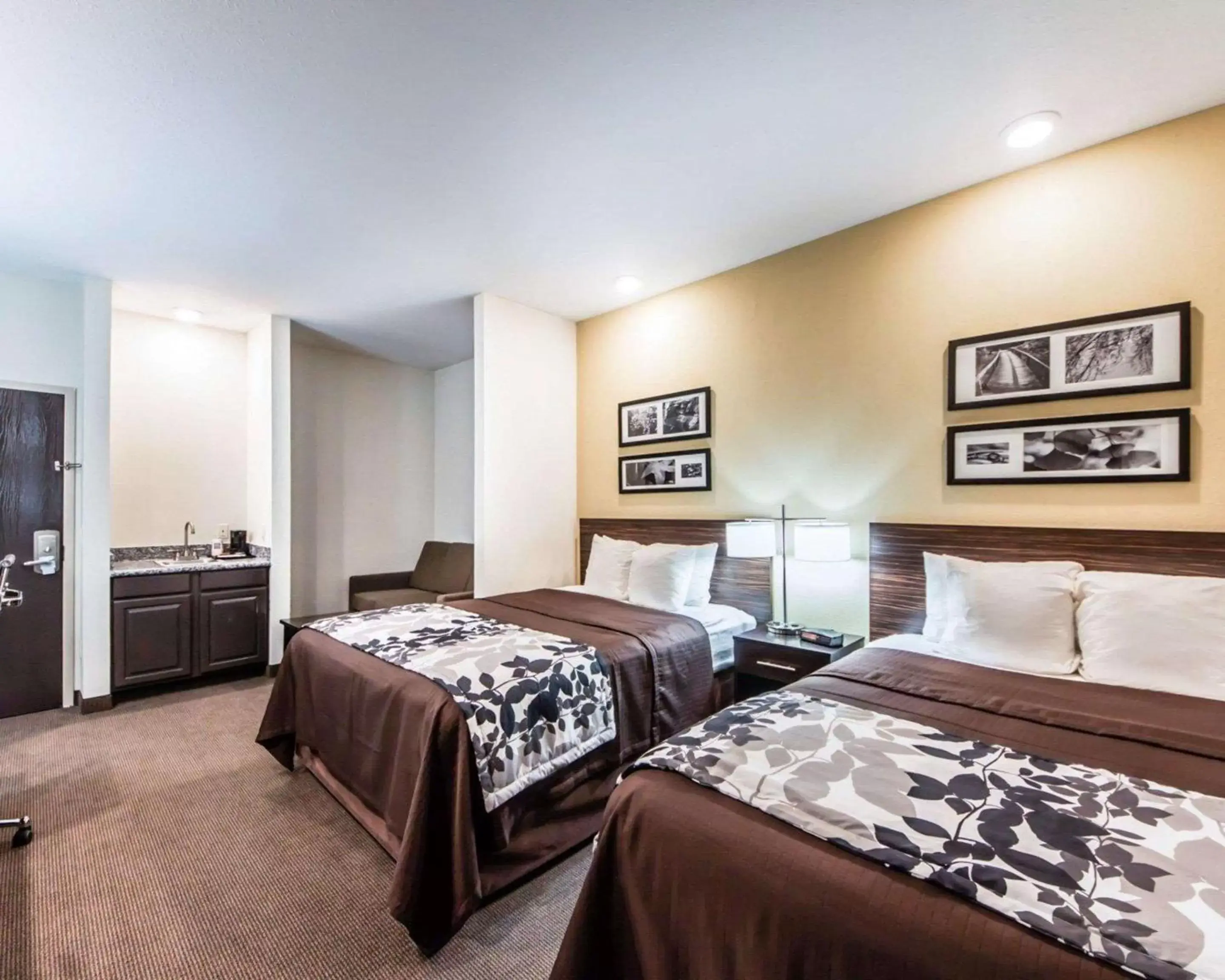 Photo of the whole room, Bed in Sleep Inn & Suites Guthrie - Edmond North