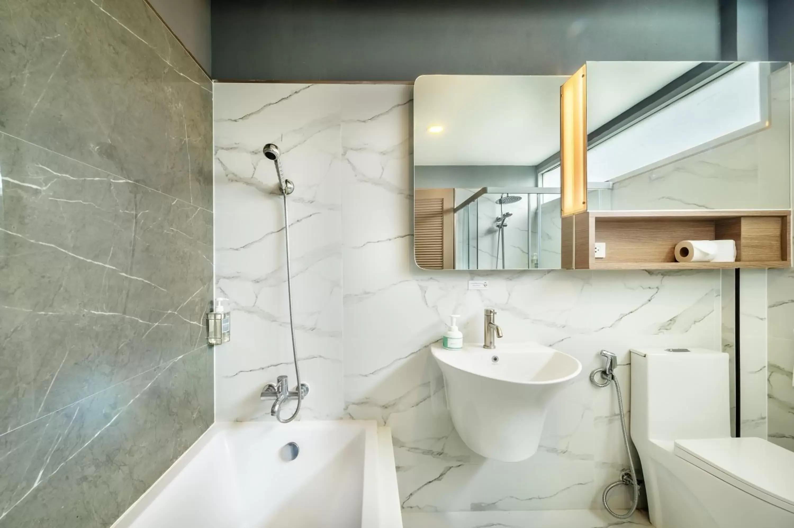 Toilet, Bathroom in Qiu Hotel Sukhumvit SHA Plus