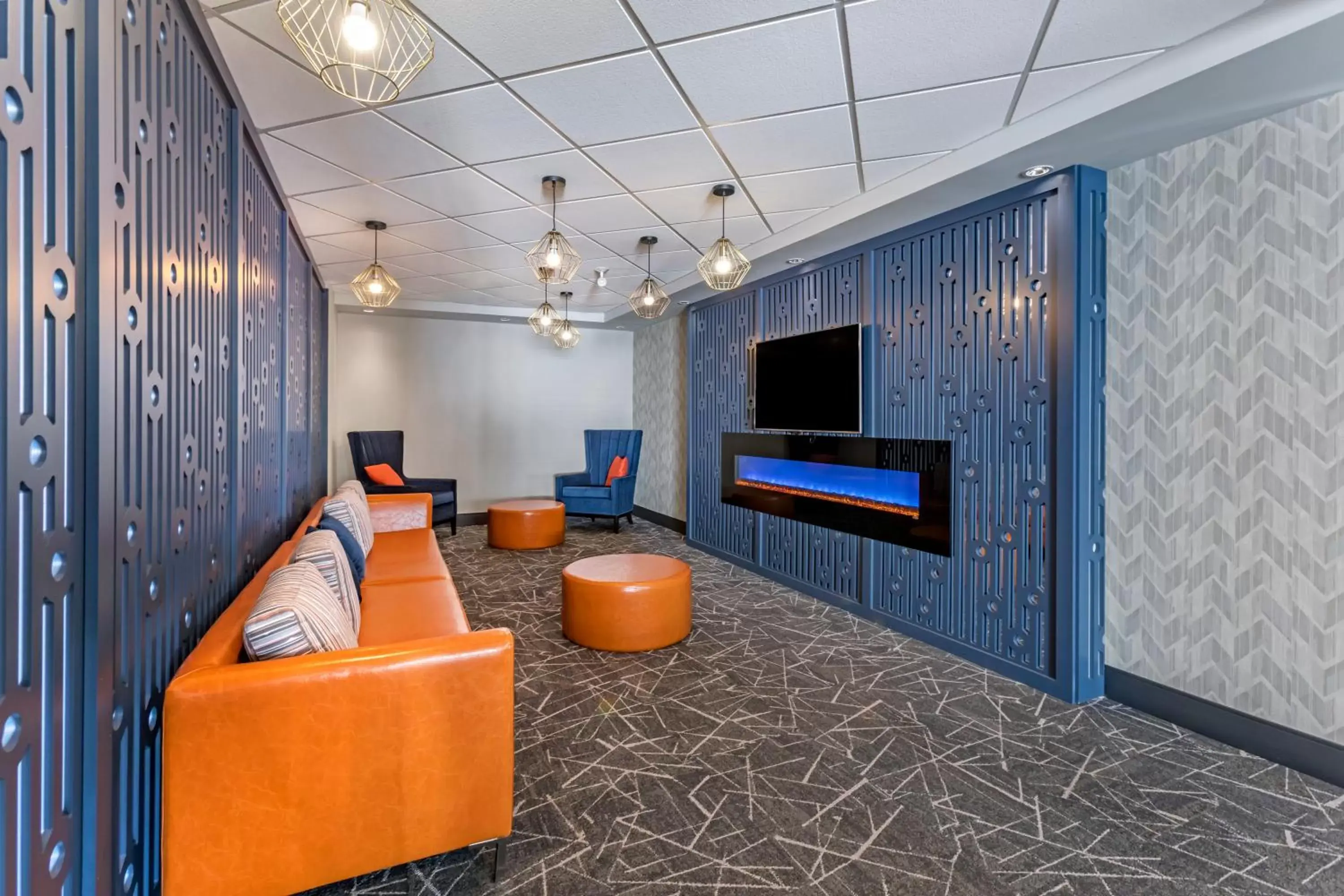 Lobby or reception, TV/Entertainment Center in Comfort Inn Sarnia