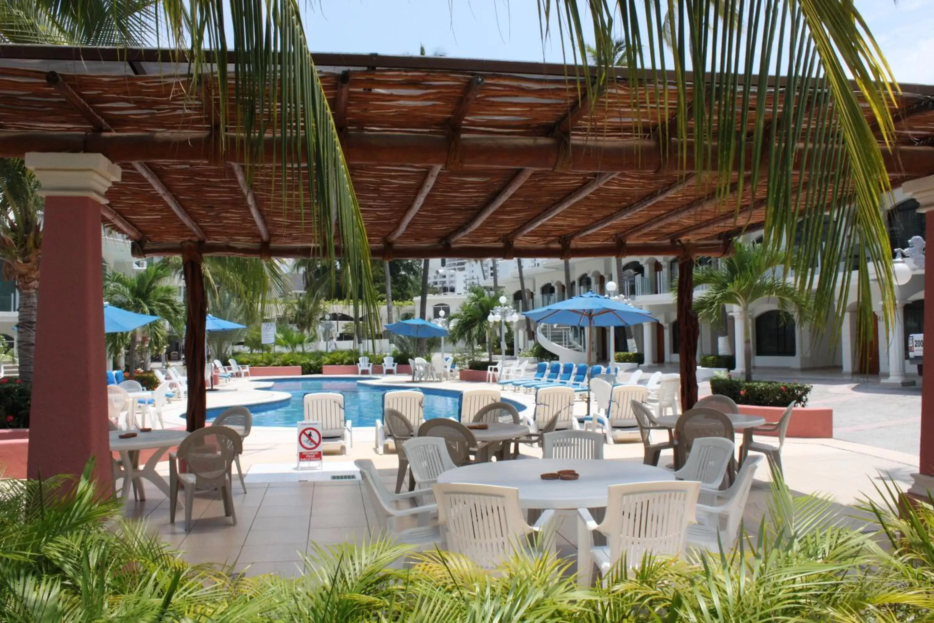 Restaurant/places to eat, Swimming Pool in Hotel Costa Azul