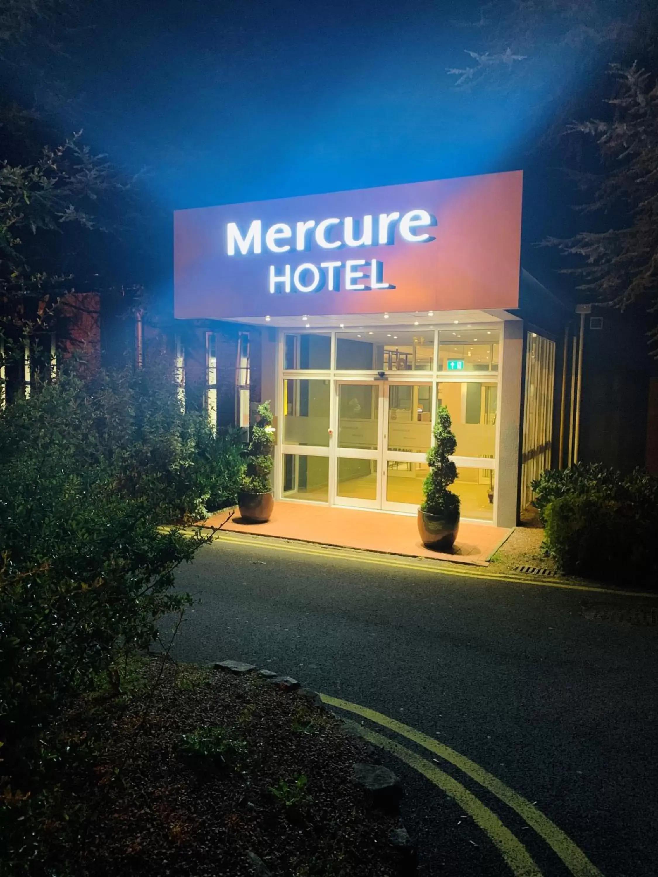 Facade/entrance, Property Building in Mercure Cardiff North Hotel