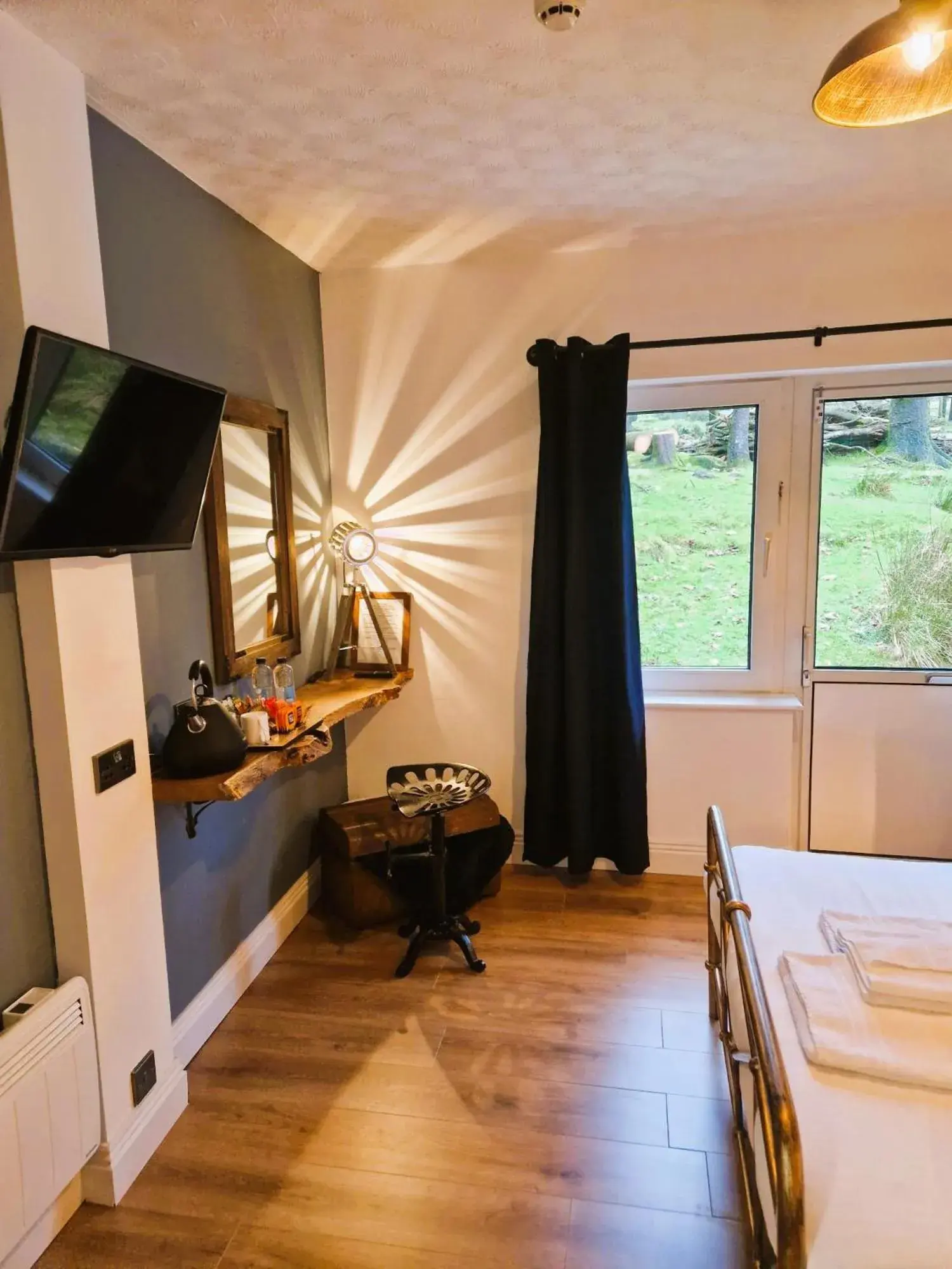 TV and multimedia, TV/Entertainment Center in Wheal Tor