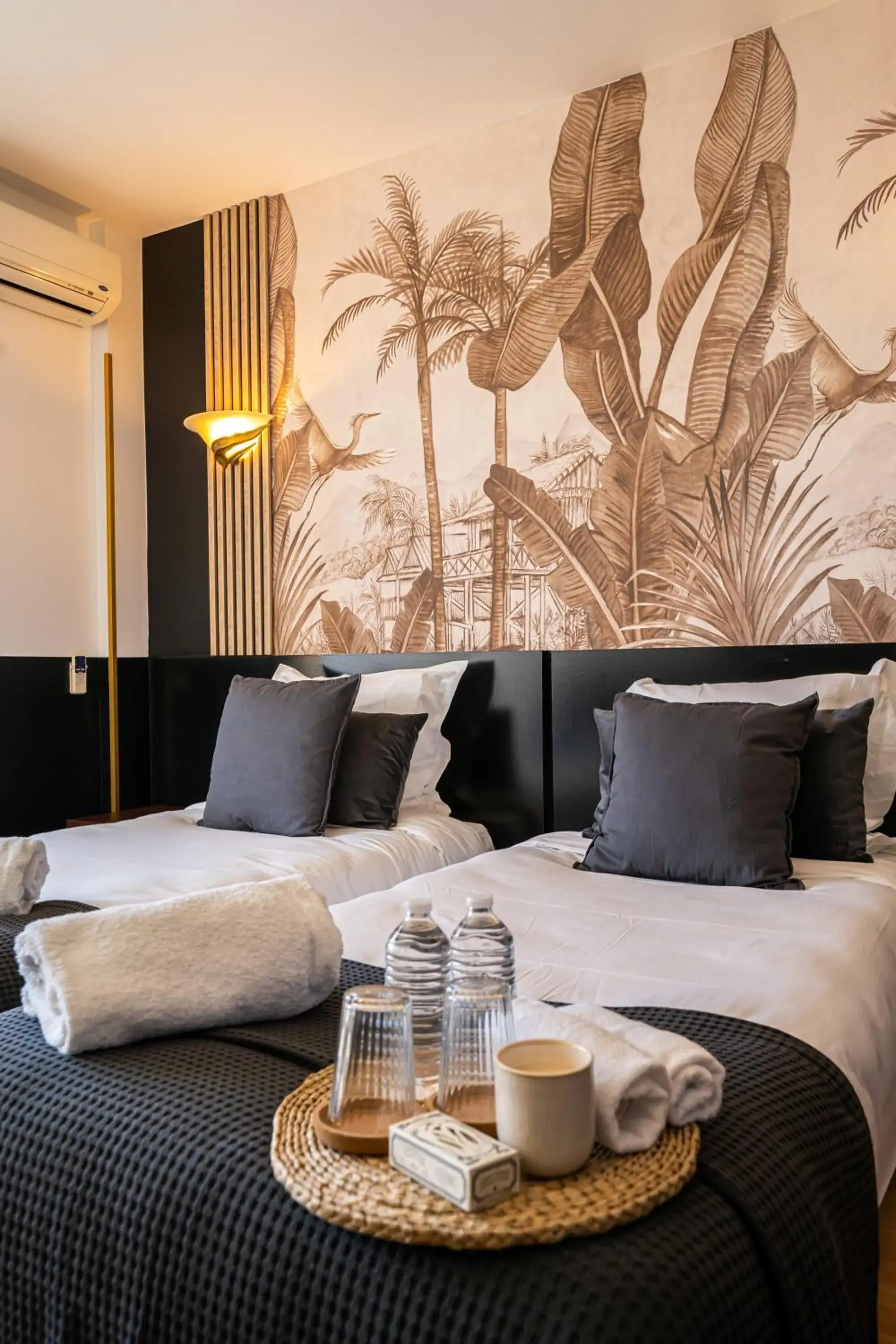 Bedroom, Bed in Hôtel Gallia Cannes
