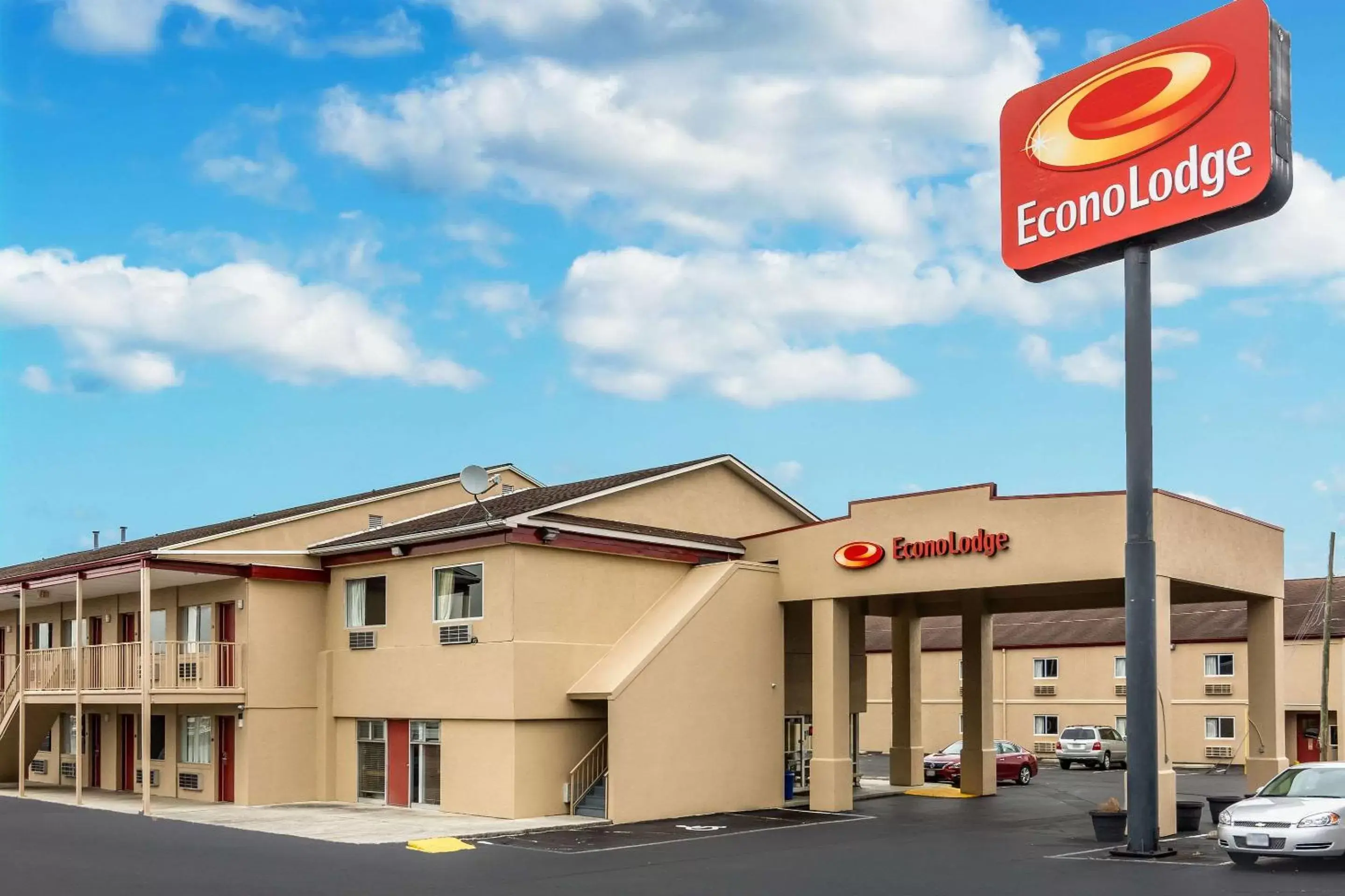 Property Building in Econo Lodge East Staunton