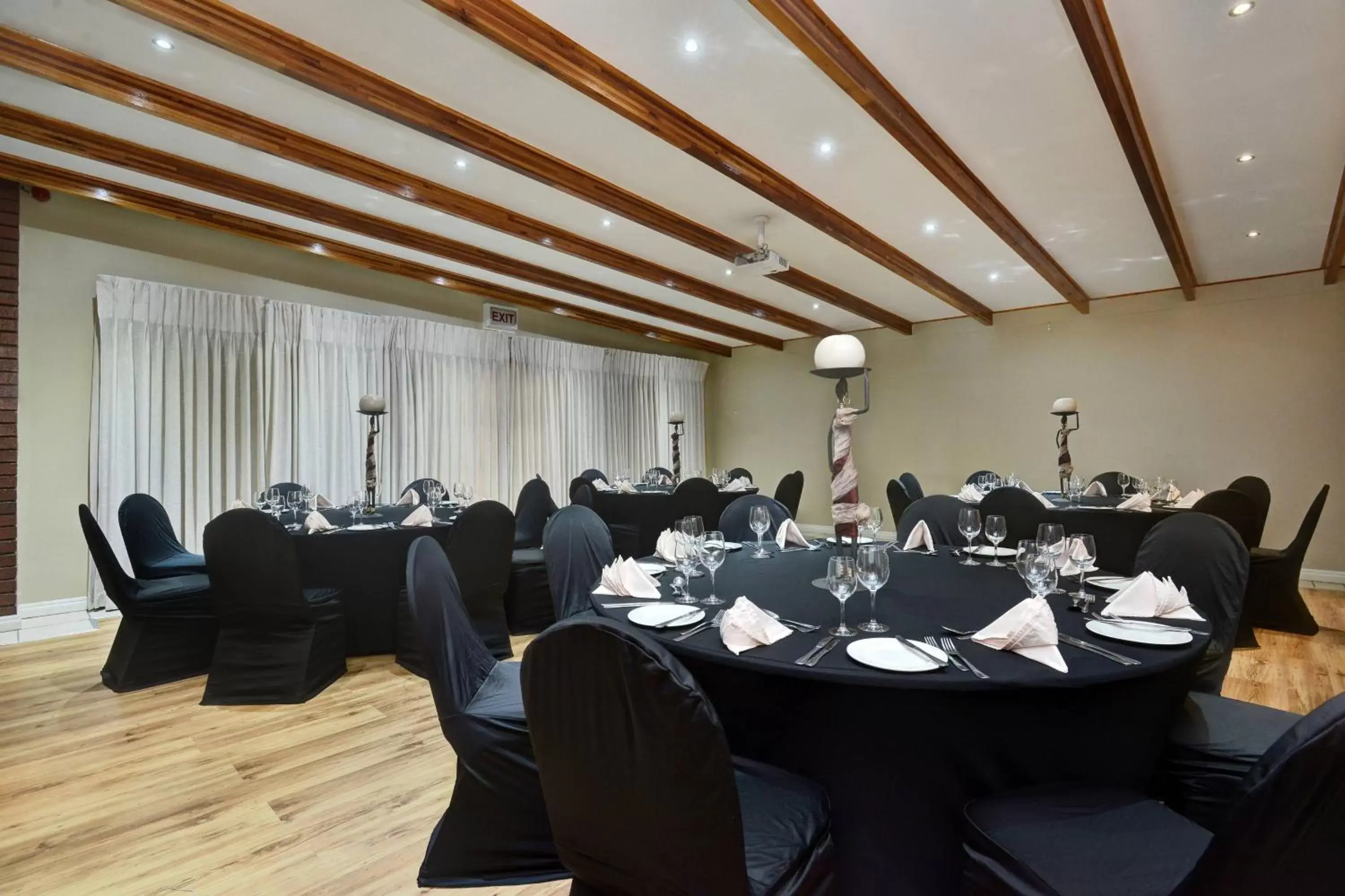 Meeting/conference room, Restaurant/Places to Eat in Protea Hotel by Marriott Mahikeng