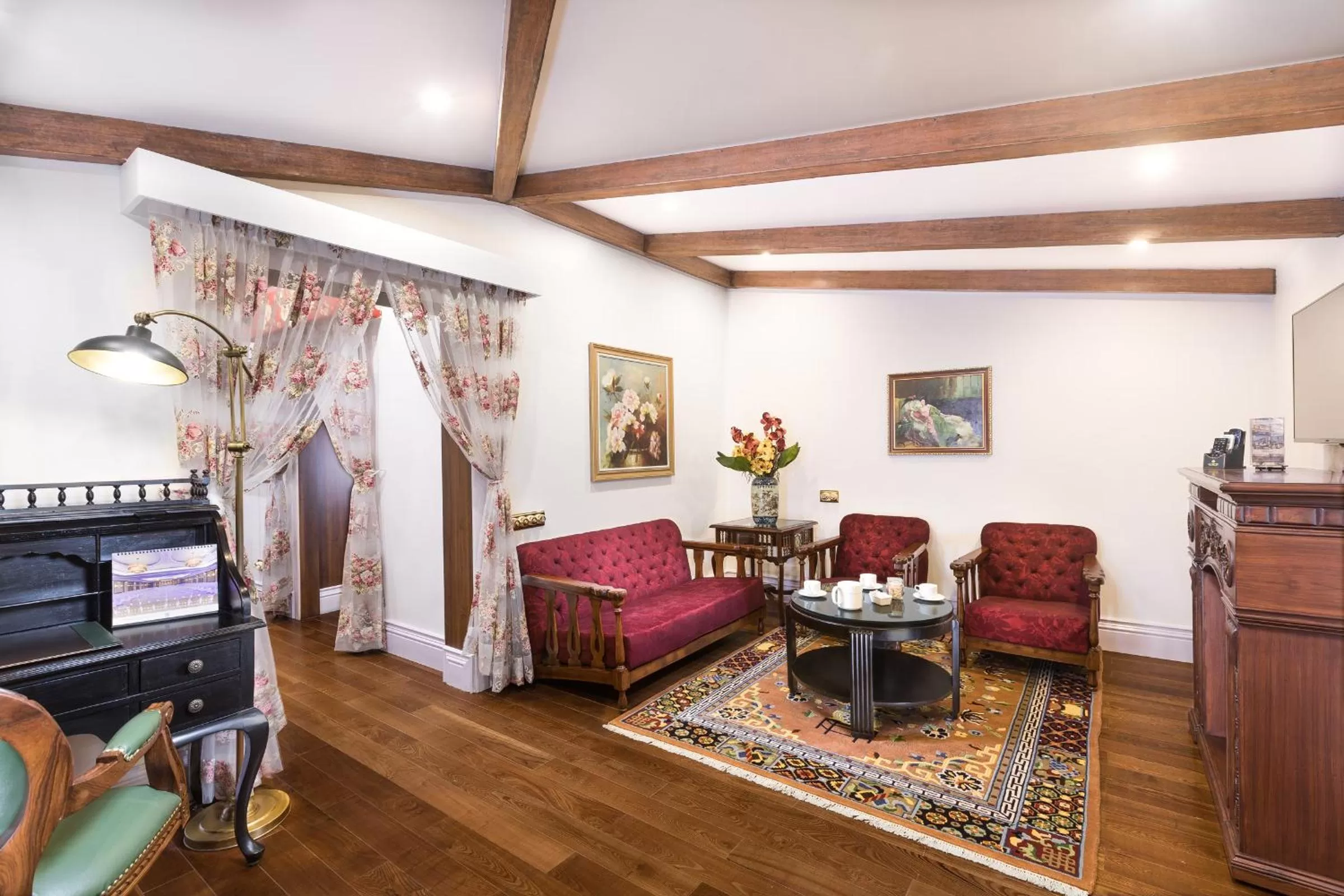 Living room in MAYFAIR Himalayan Spa Resort