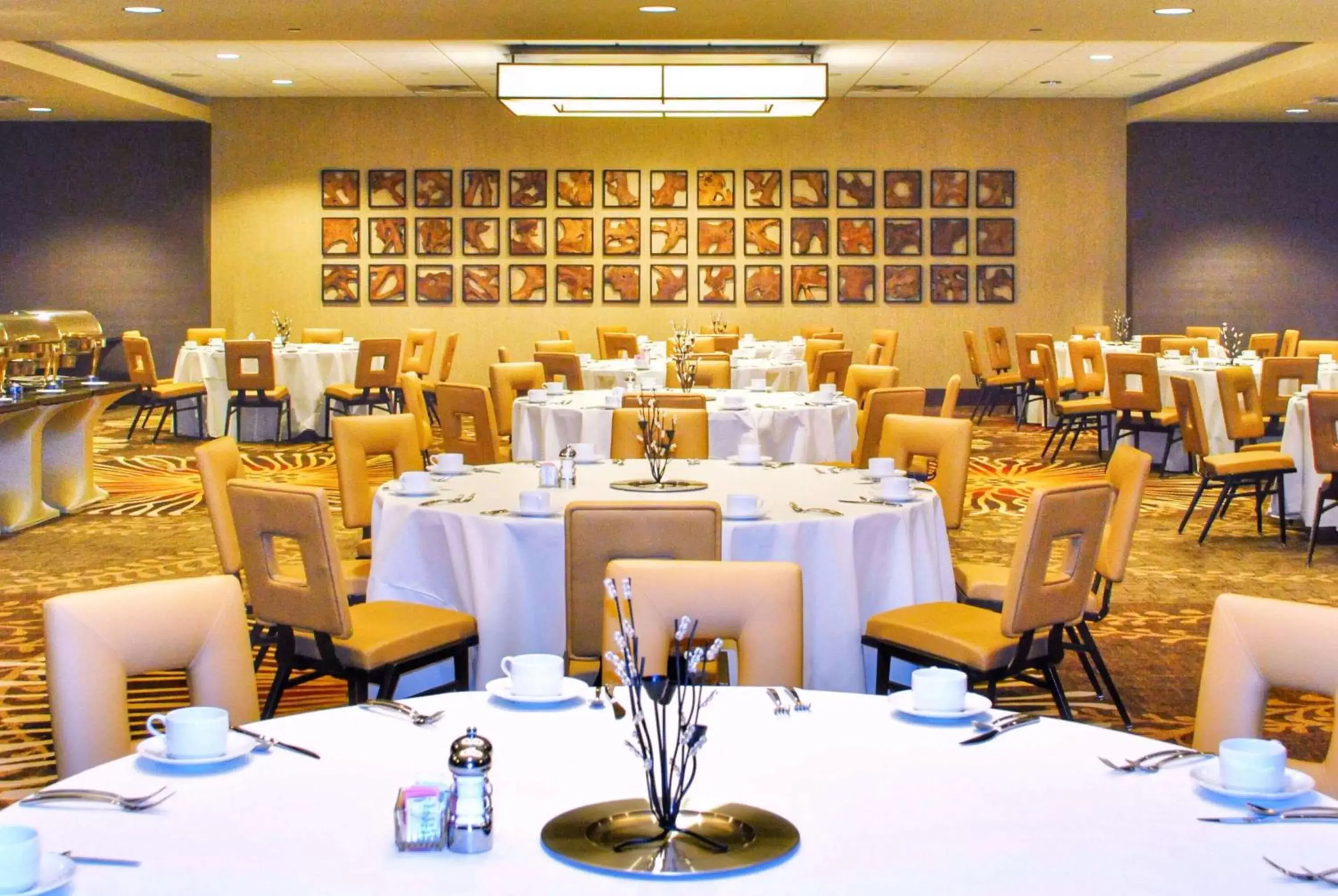 Meeting/conference room, Restaurant/Places to Eat in DoubleTree by Hilton Hotel Reading