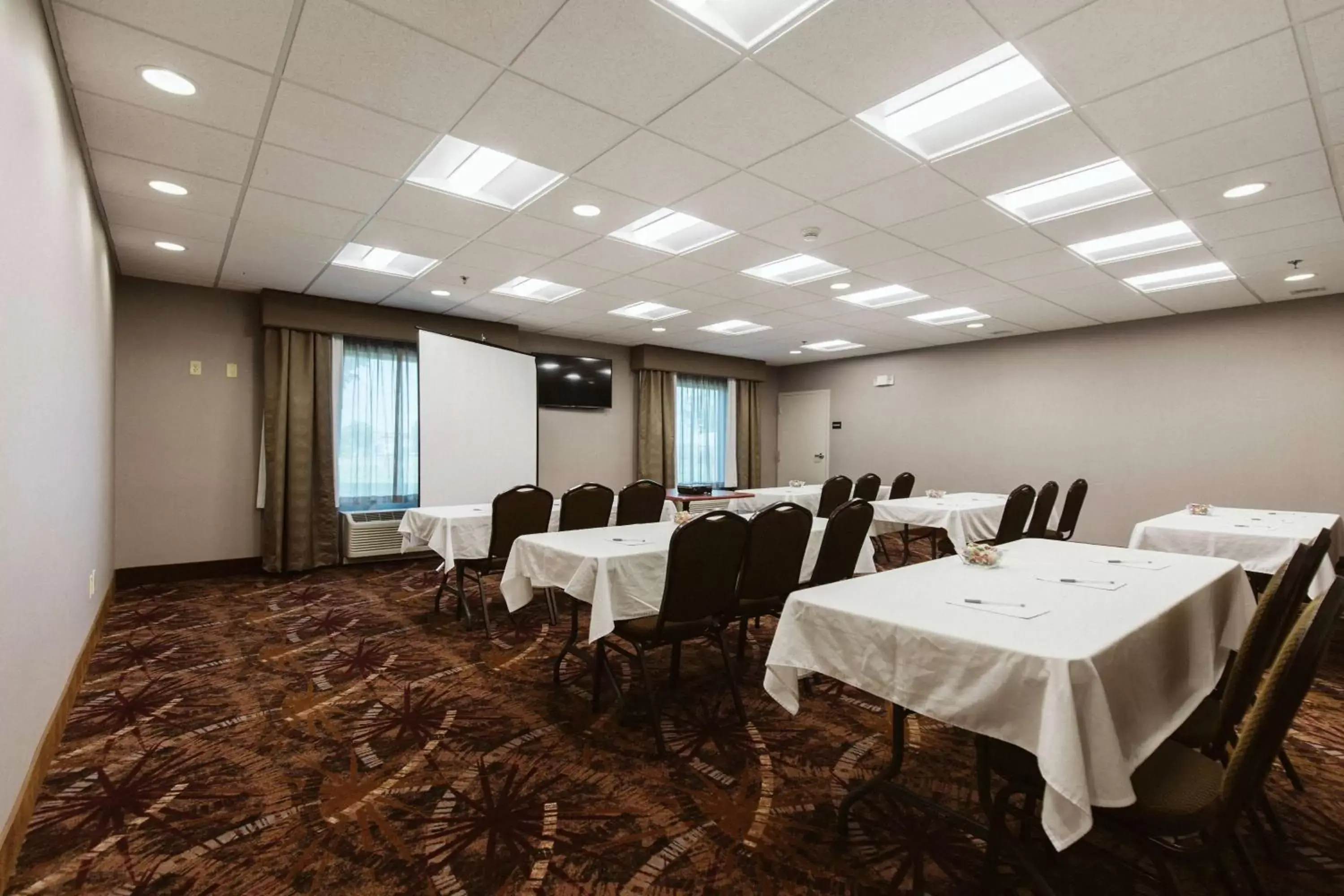 Meeting/conference room in Hampton Inn Bismarck