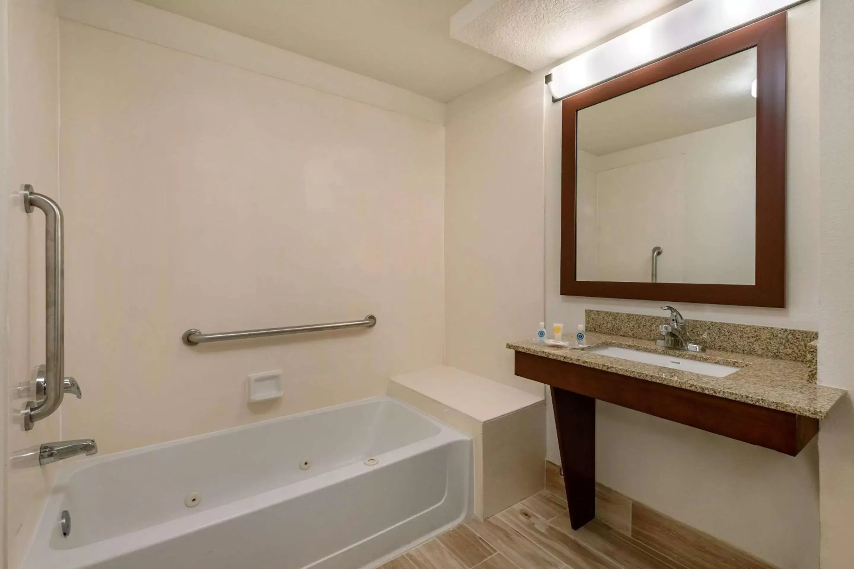 Bathroom in Comfort Suites Downtown