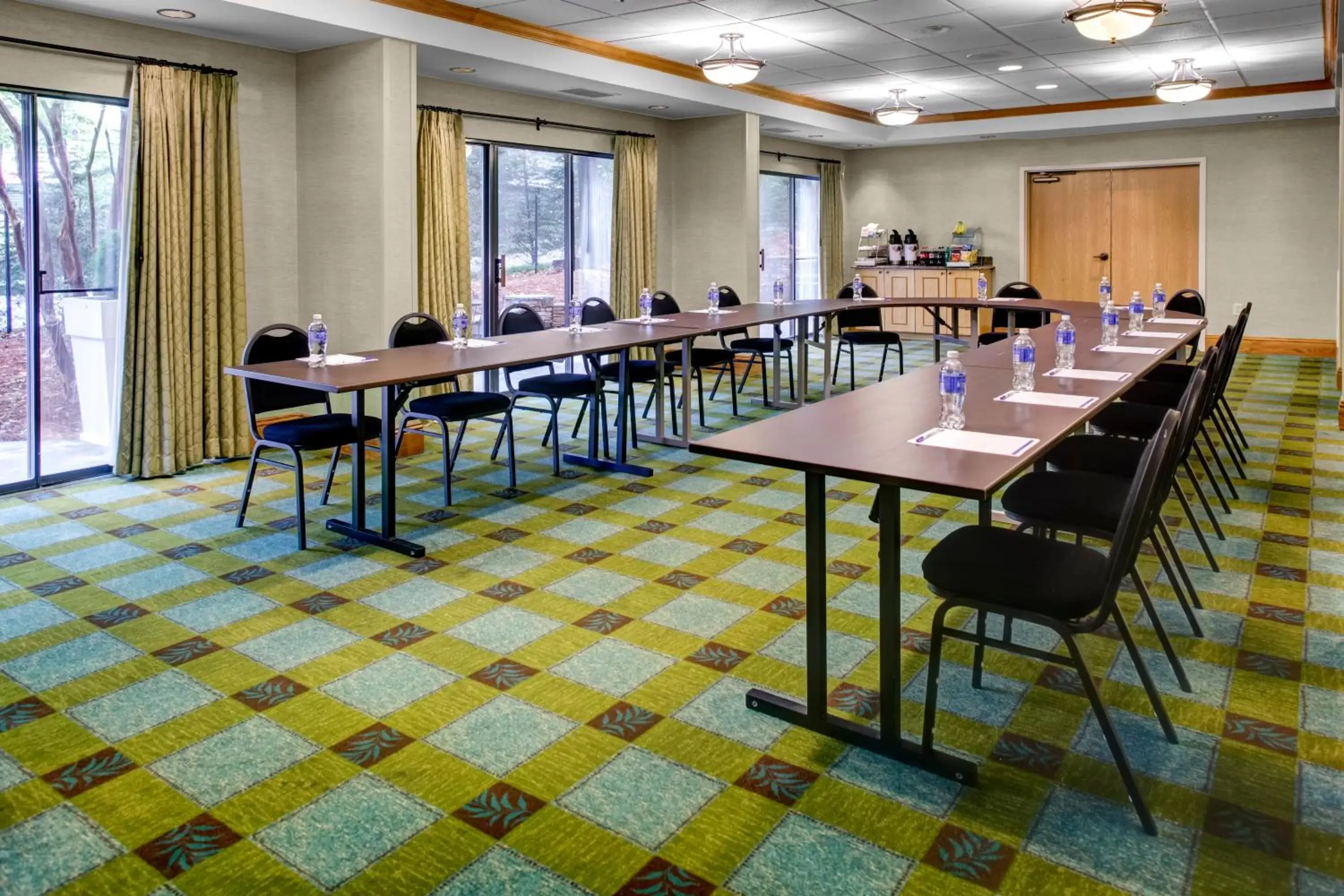 Meeting/conference room in Holiday Inn Express Hotel & Suites Atlanta Buckhead, an IHG Hotel