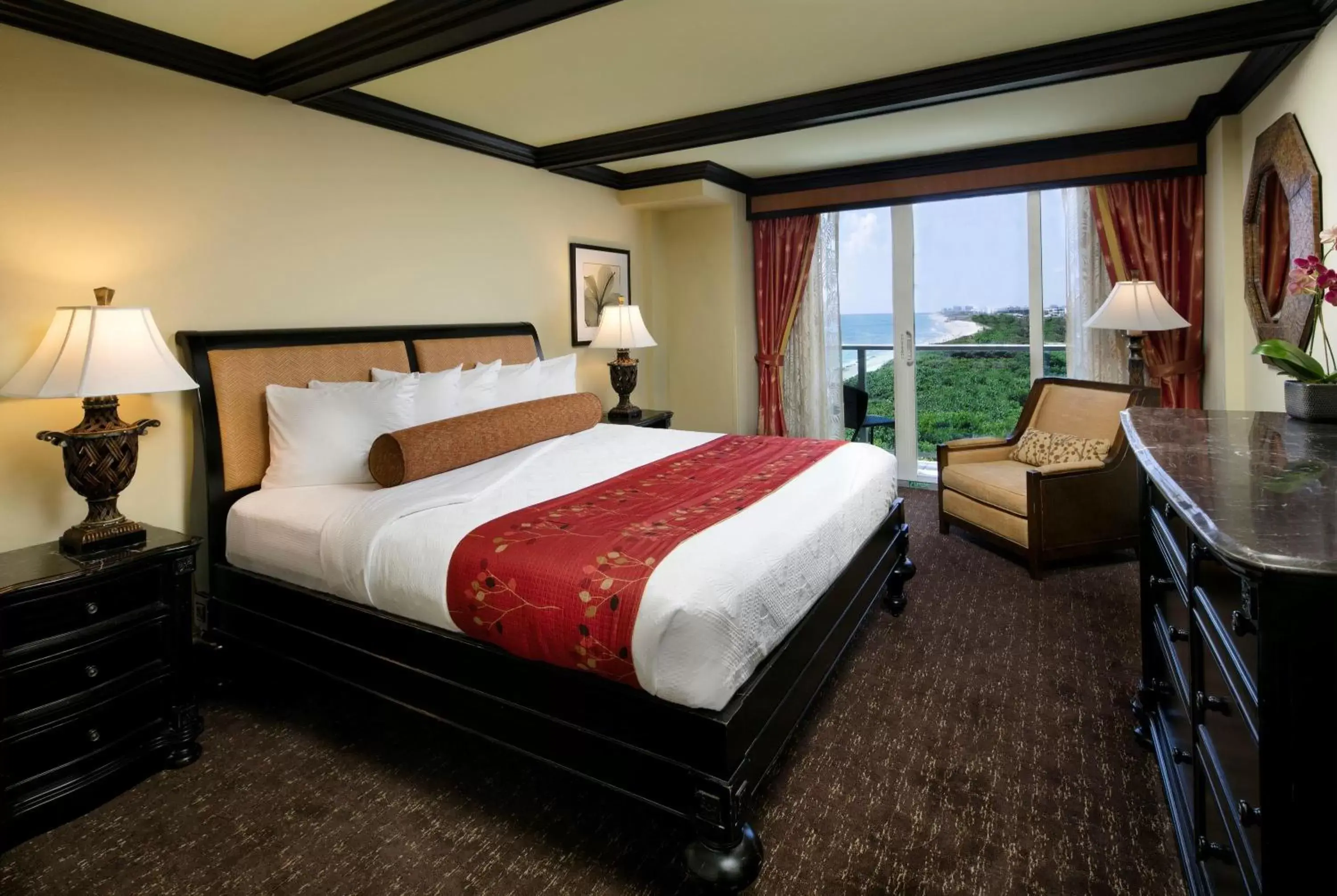 Bed in Jupiter Beach Resort & Spa
