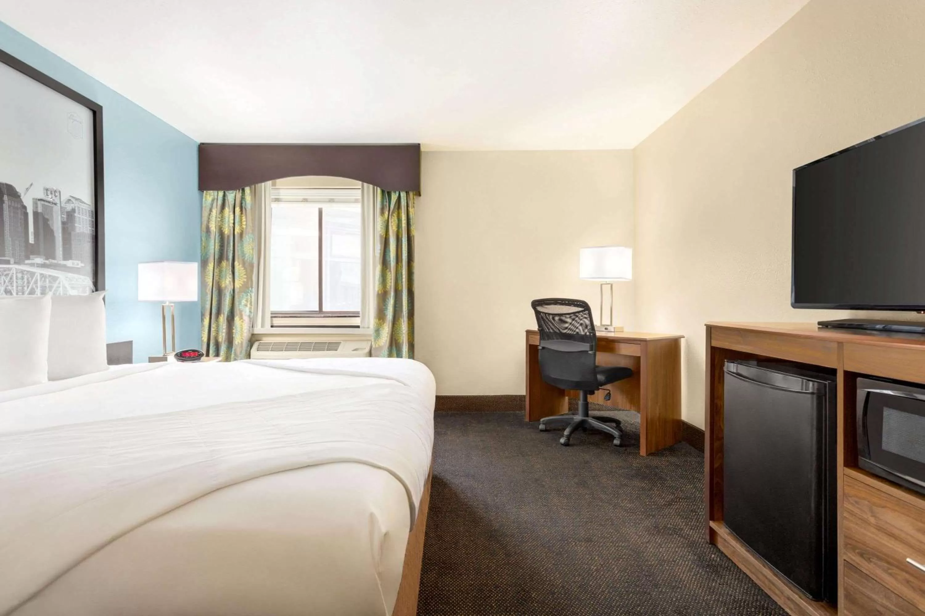 Bedroom in Luxe Studios Nashville Airport