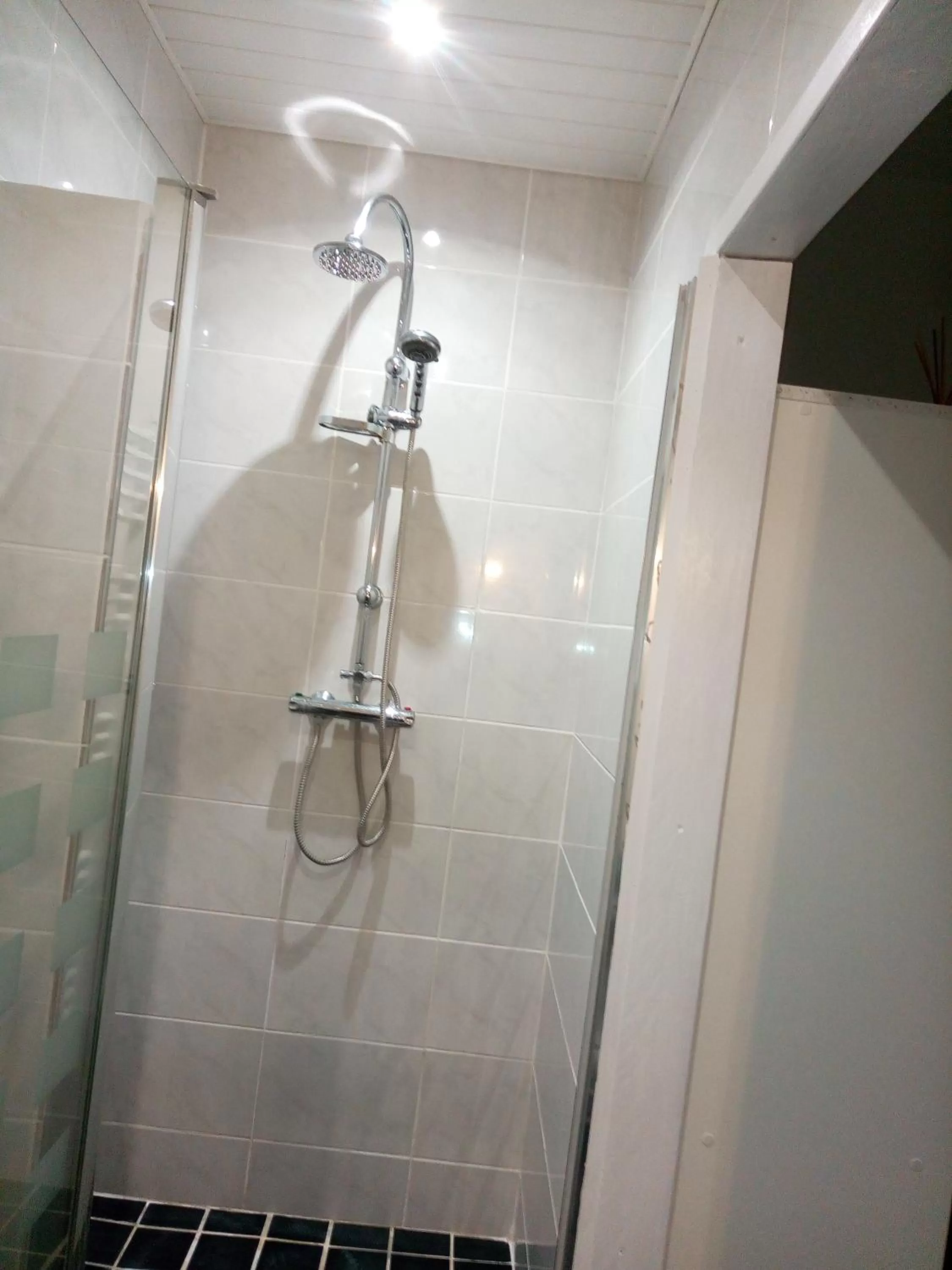 Shower in La chambre du Clos Barriant