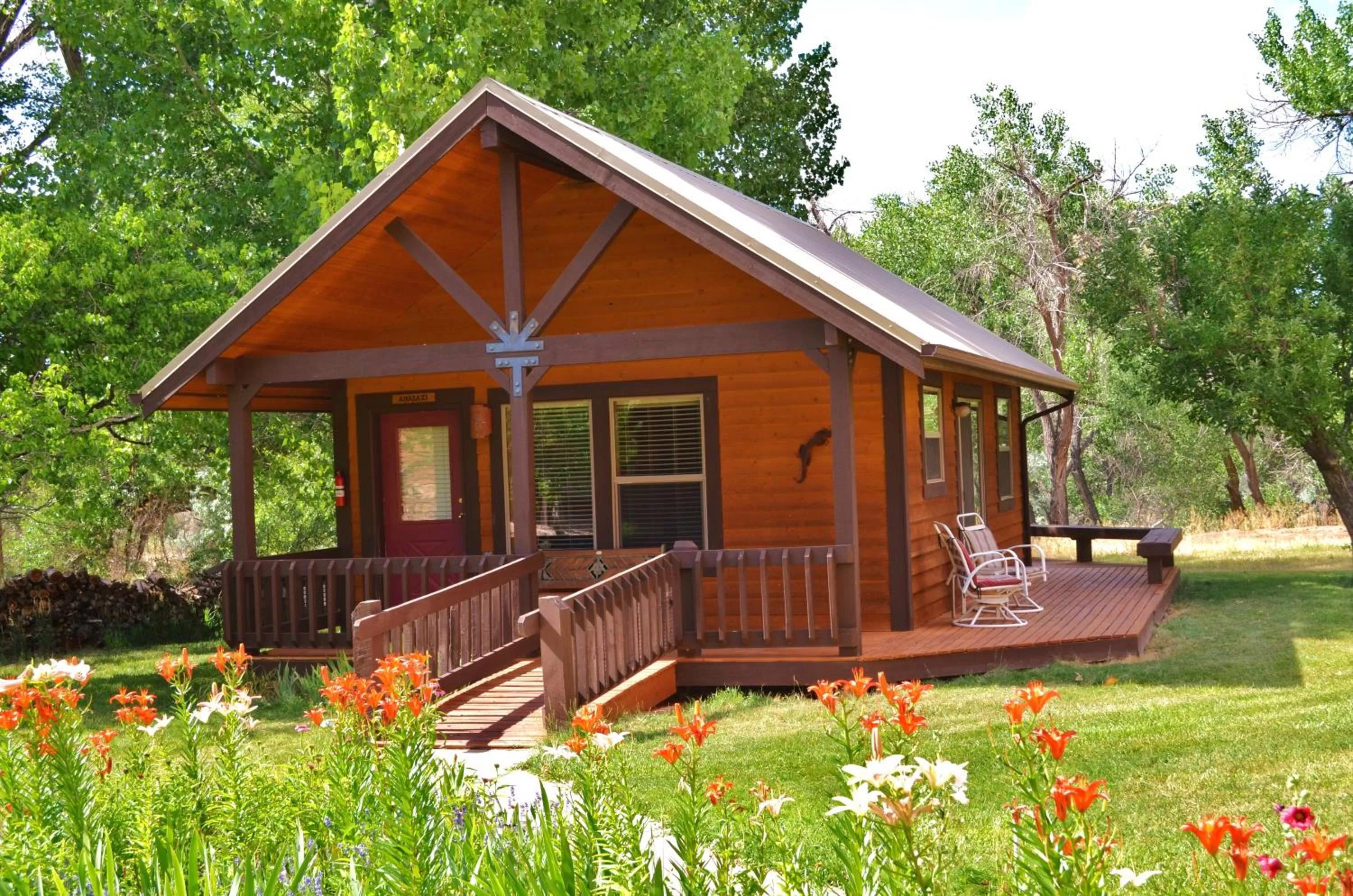 Property Building in Castle Valley Inn