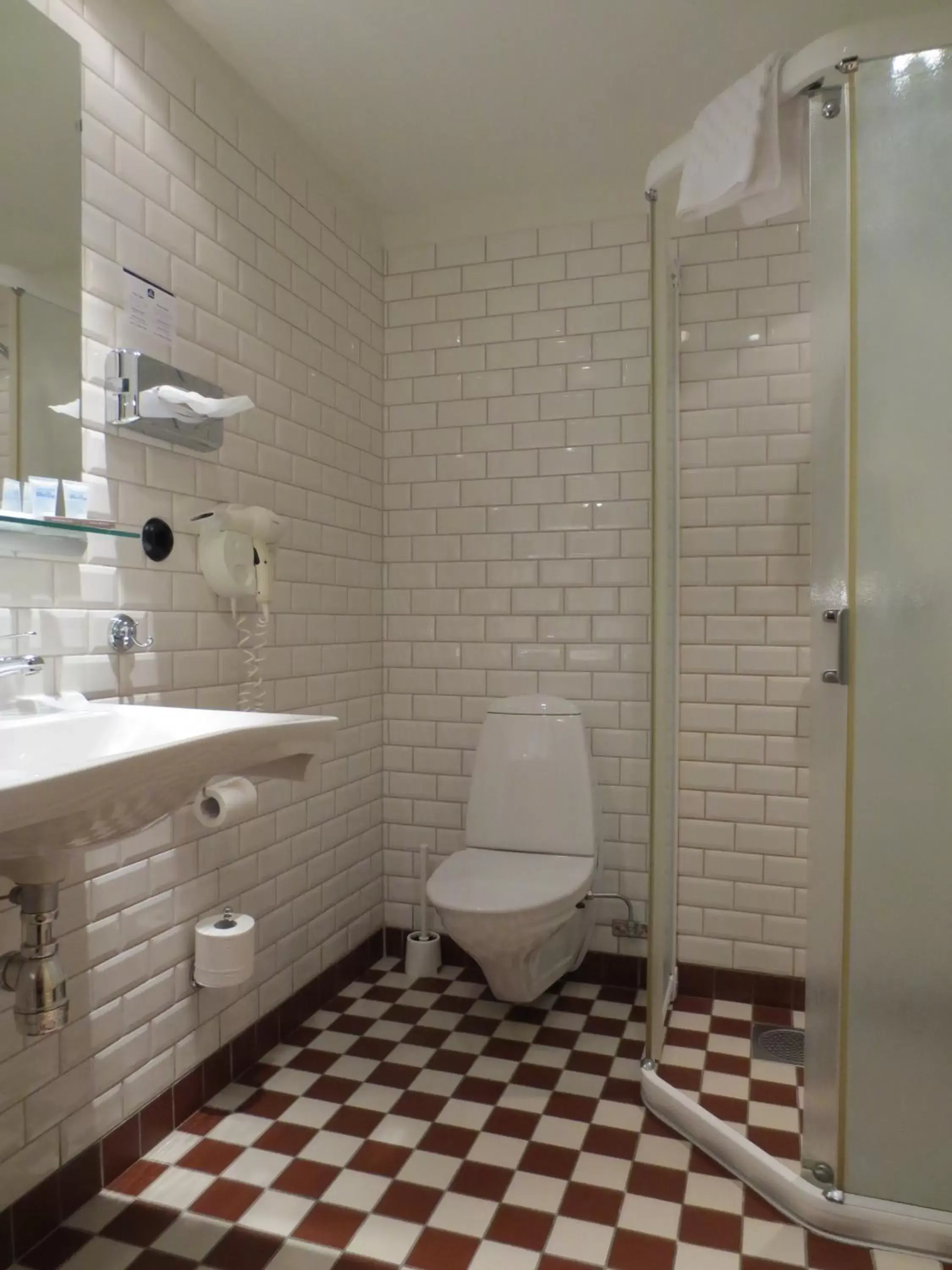 Shower, Bathroom in Best Western Hotel Royal