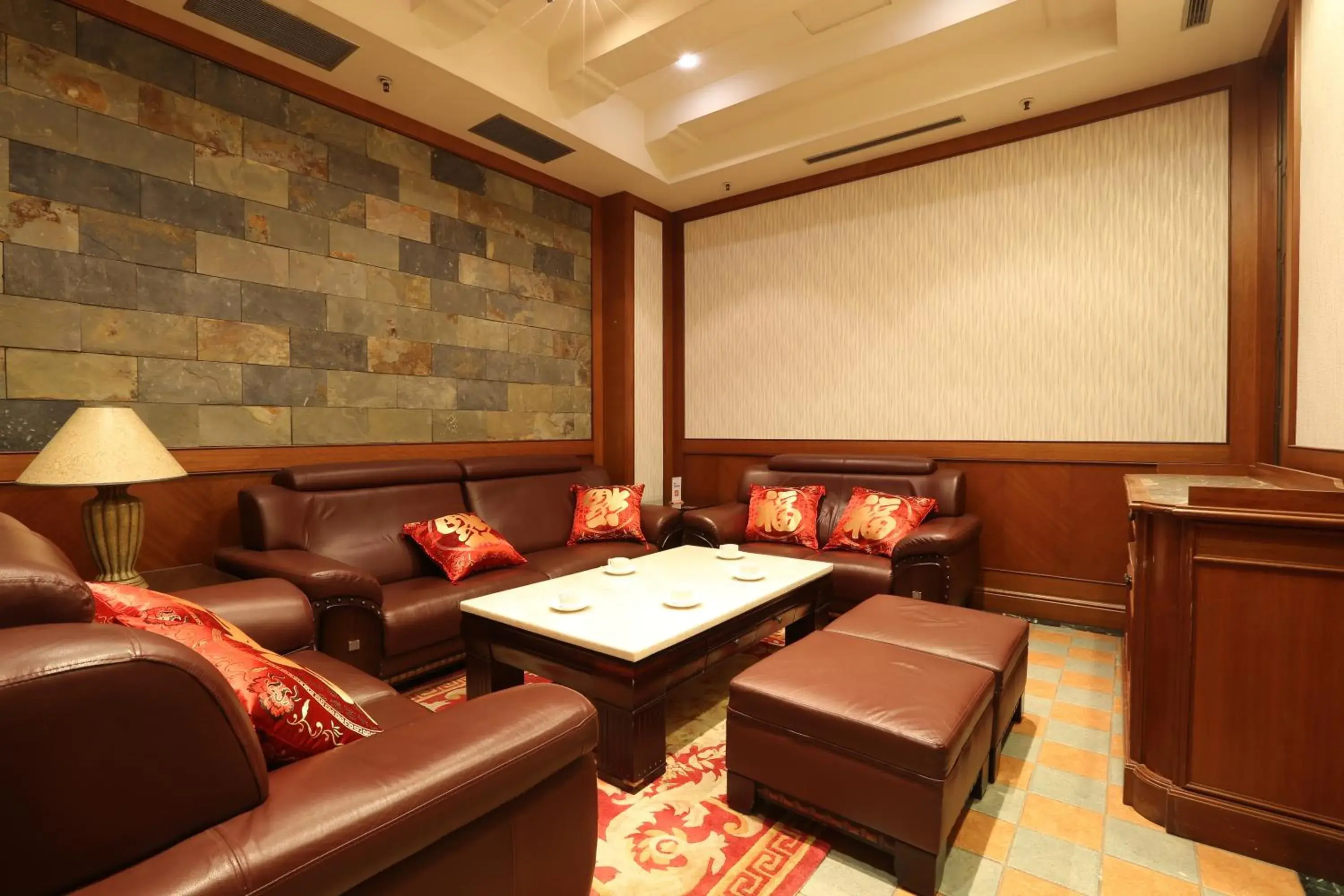 Business facilities in Wei-Yat Grand Hotel