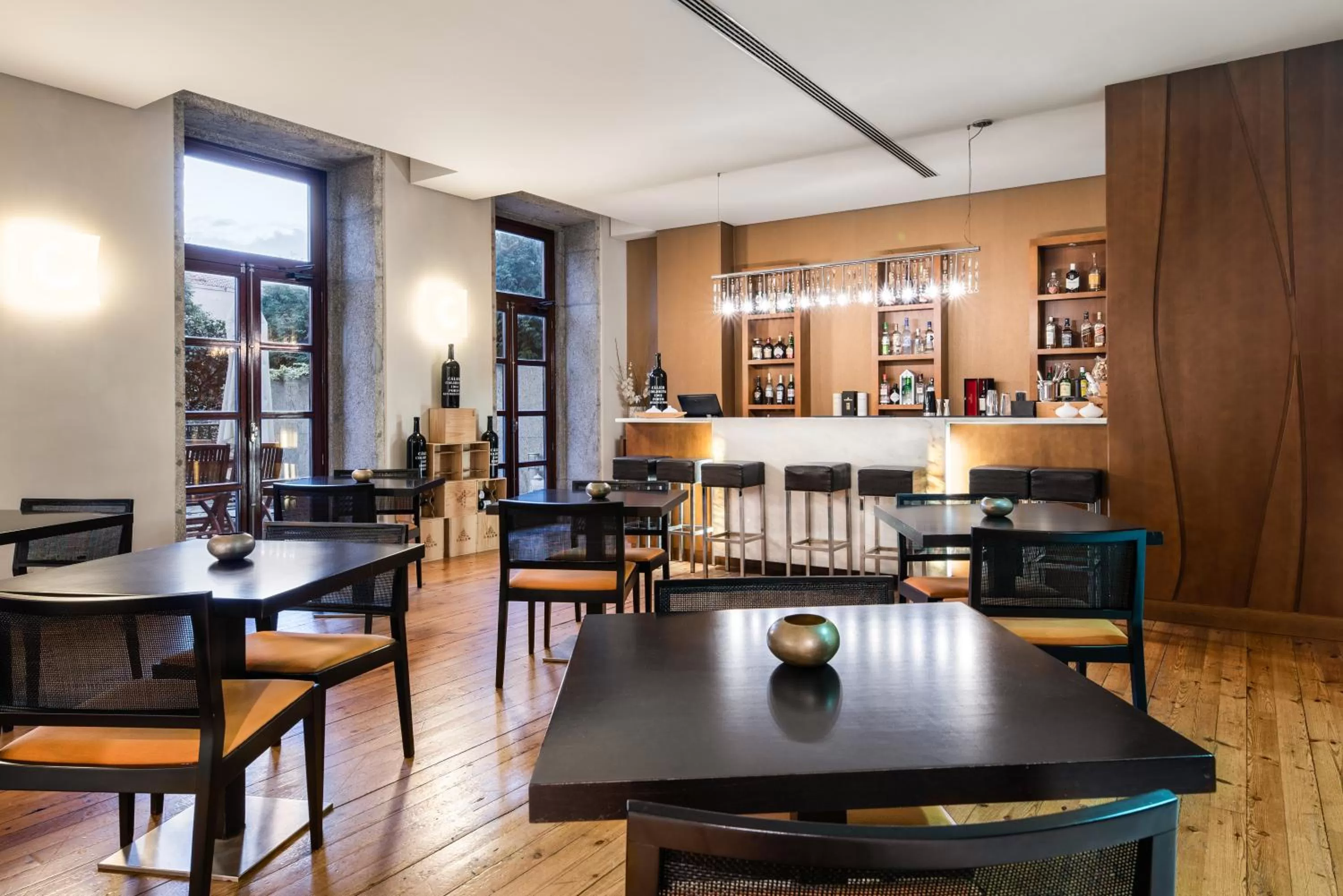 Lounge or bar in Eurostars das Artes