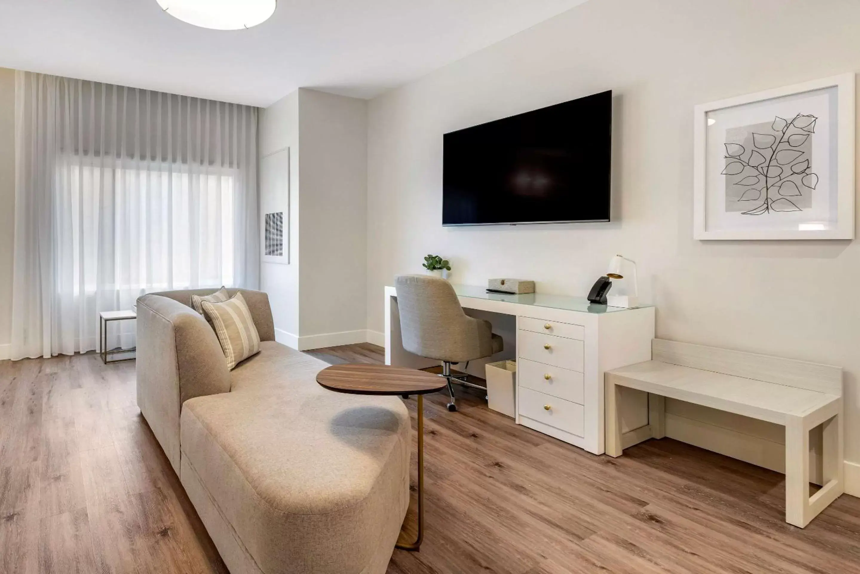 Bedroom, Seating Area in Cambria Hotel Calabasas