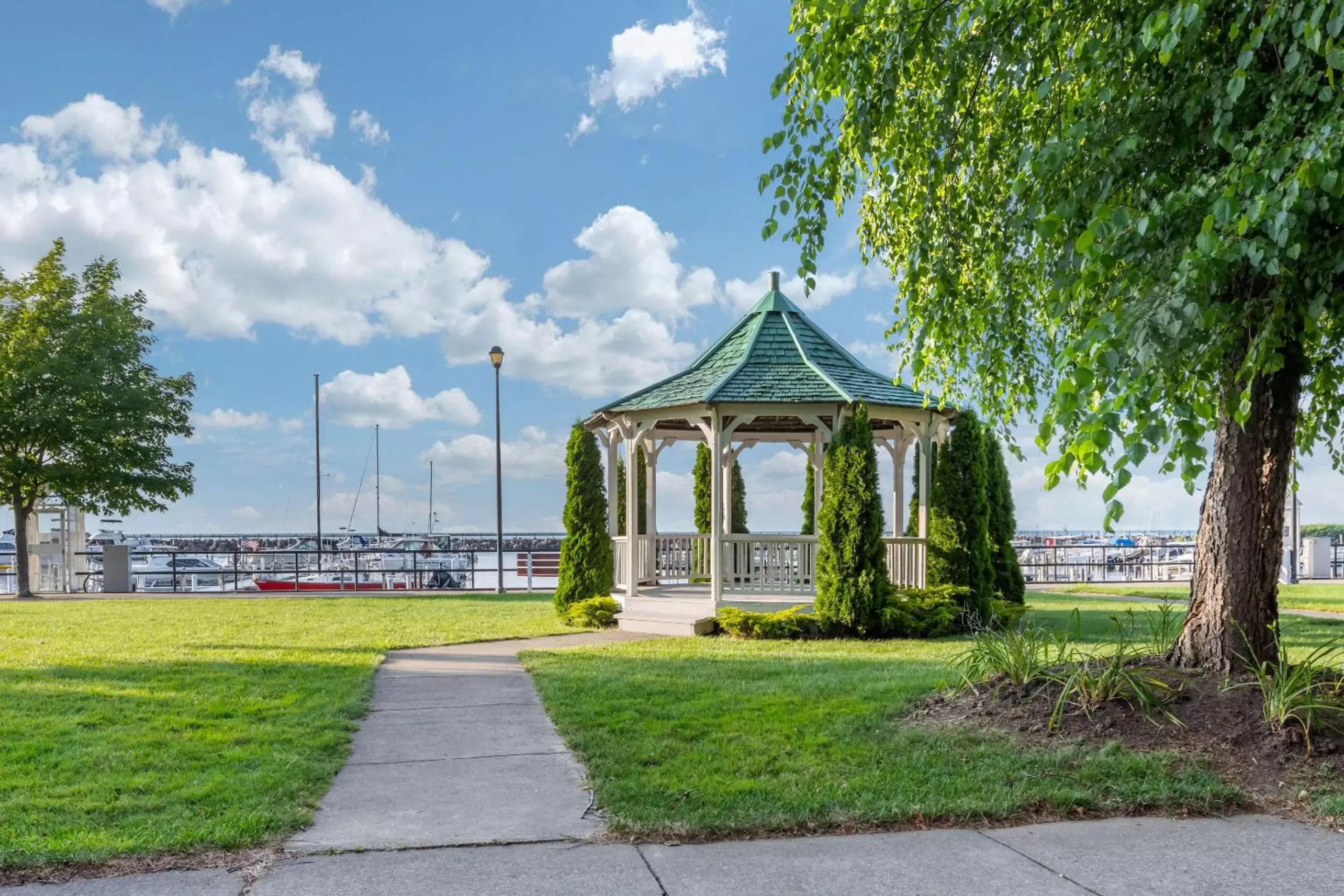 Other, Garden in Clarion Hotel Conference Center on Lake Erie