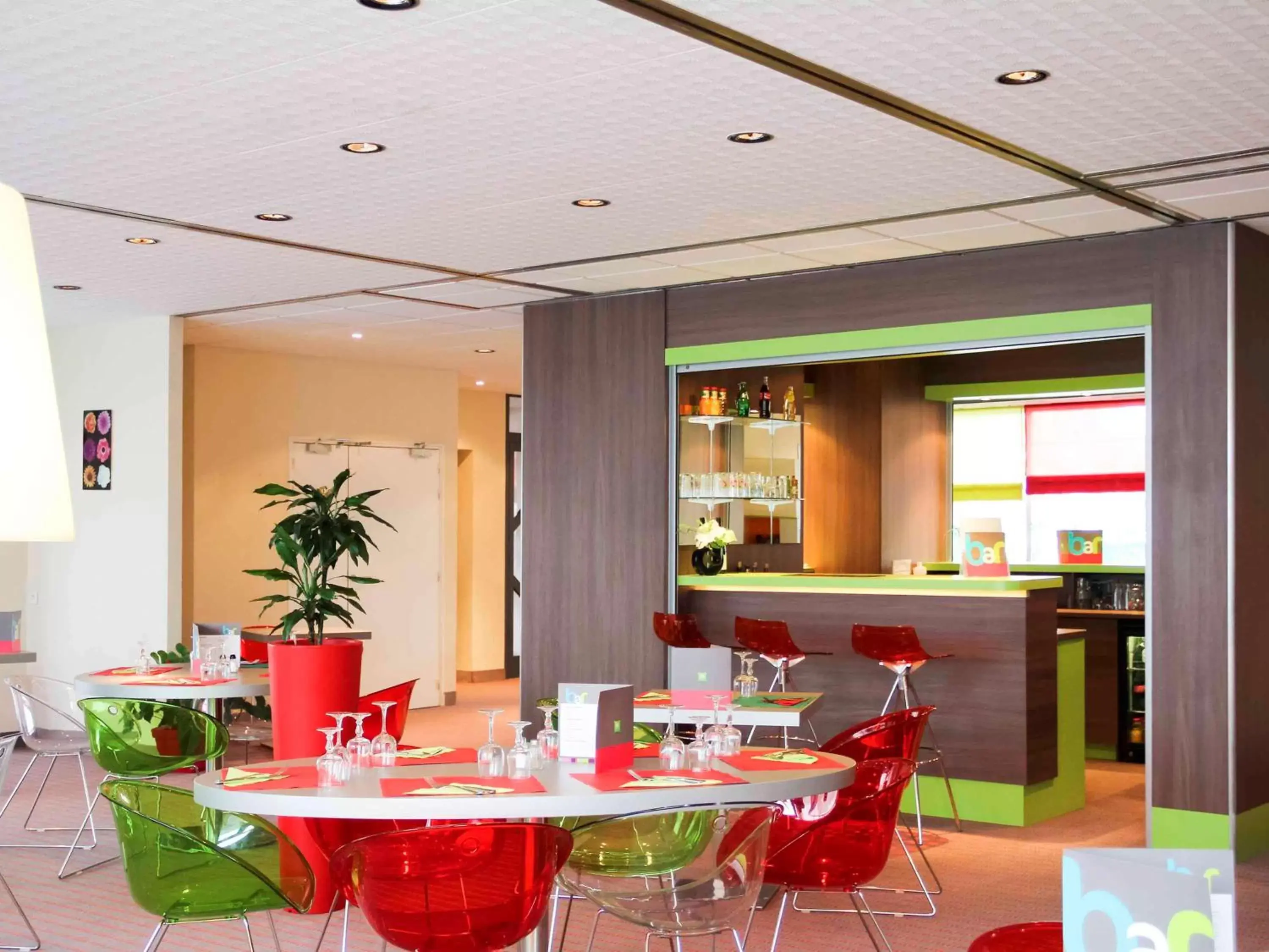 Lounge or bar, Restaurant/Places to Eat in ibis Styles Saint Dizier