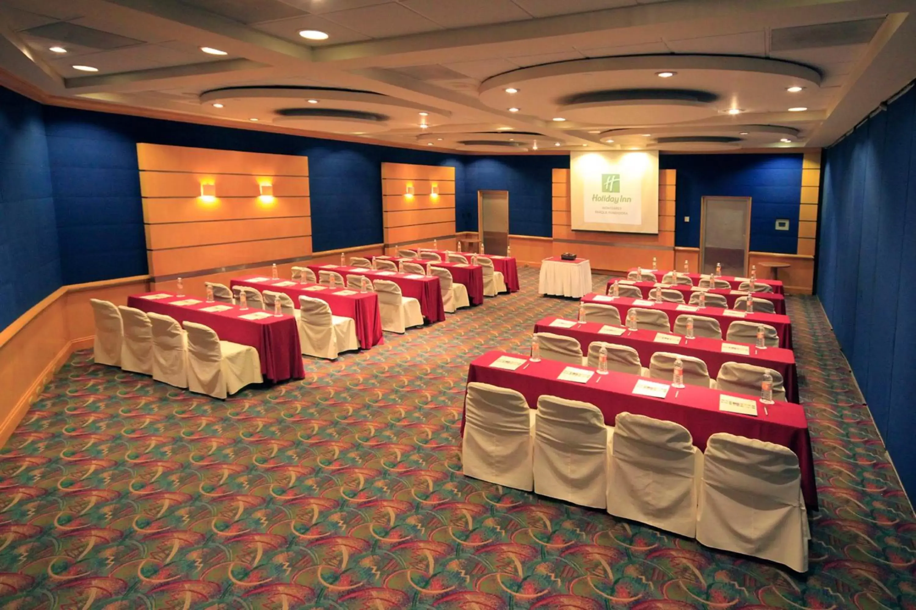 Meeting/conference room in Holiday Inn Monterrey-Parque Fundidora, an IHG Hotel