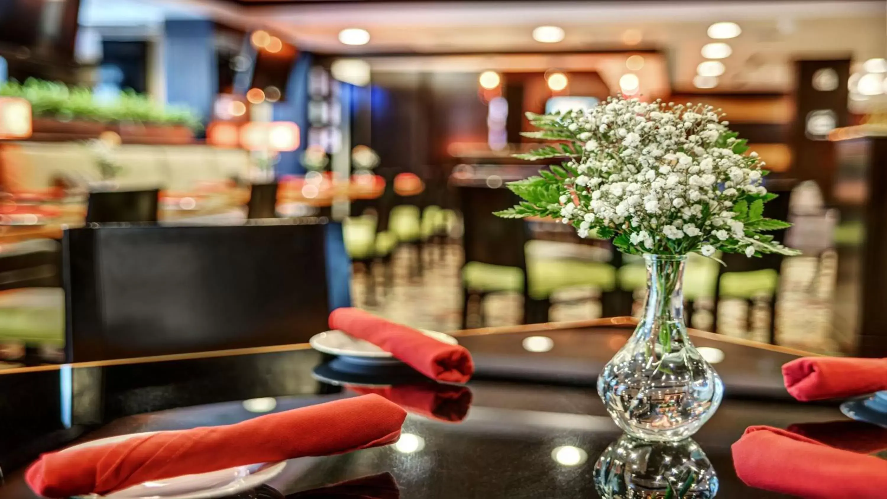 Restaurant/places to eat in Crowne Plaza Houston Galleria Area by IHG Restaurant/places to eat in Crowne Plaza Houston Galleria Area by IHG