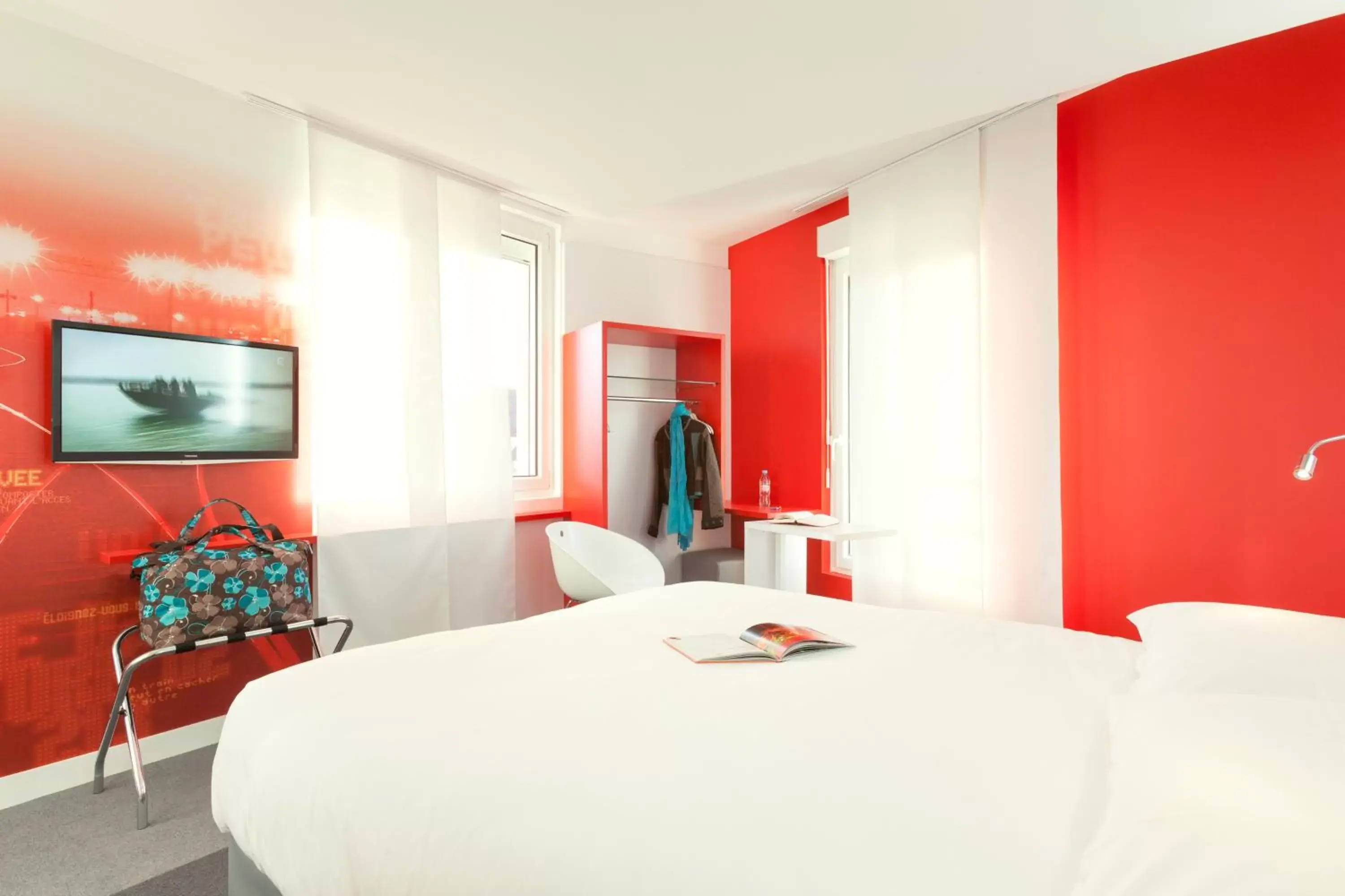 Bedroom, Bed in ibis Styles Vannes Gare Centre