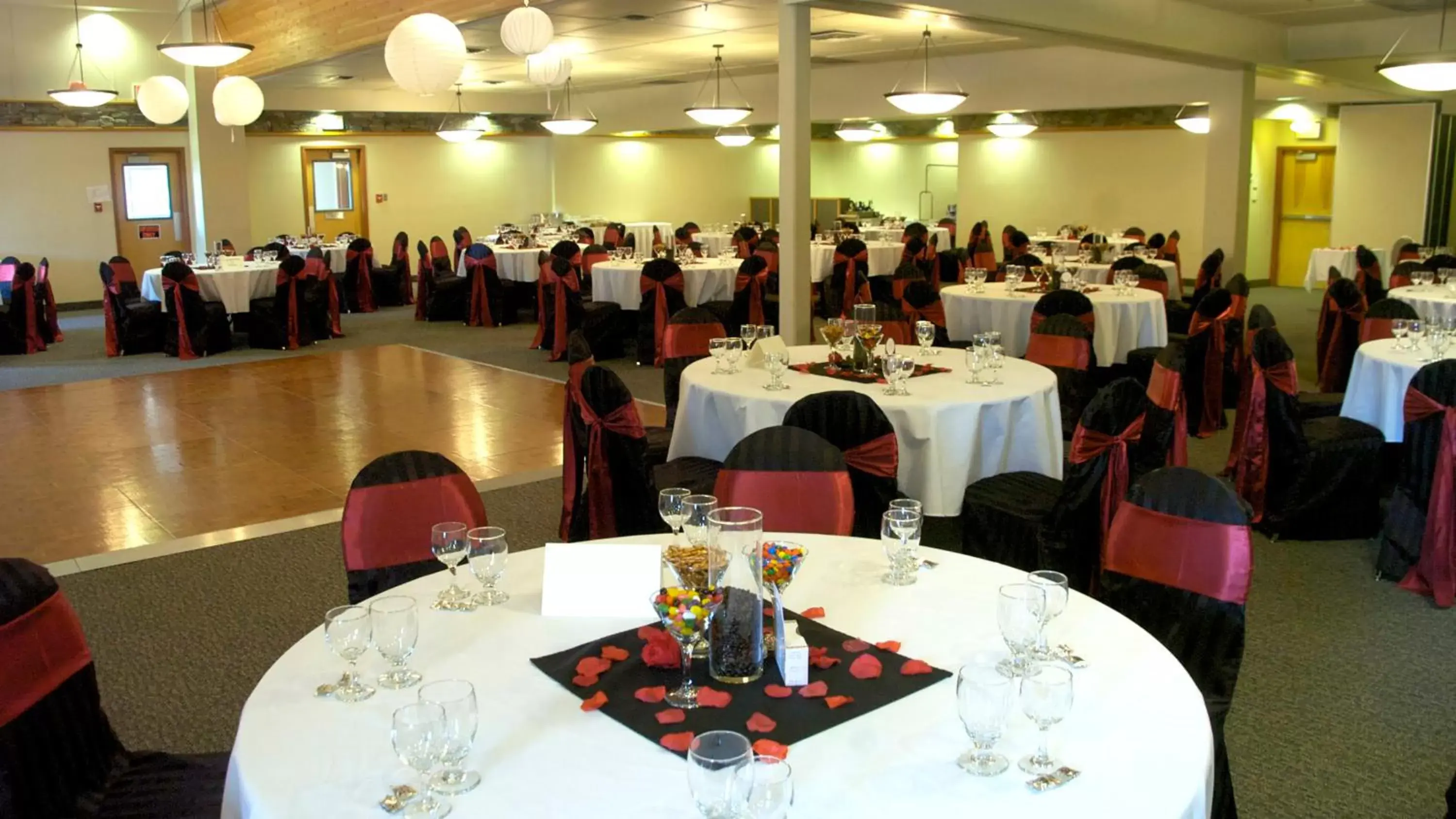 Banquet/Function facilities, Restaurant/Places to Eat in Prestige Hudson Bay Lodge Premier Collection