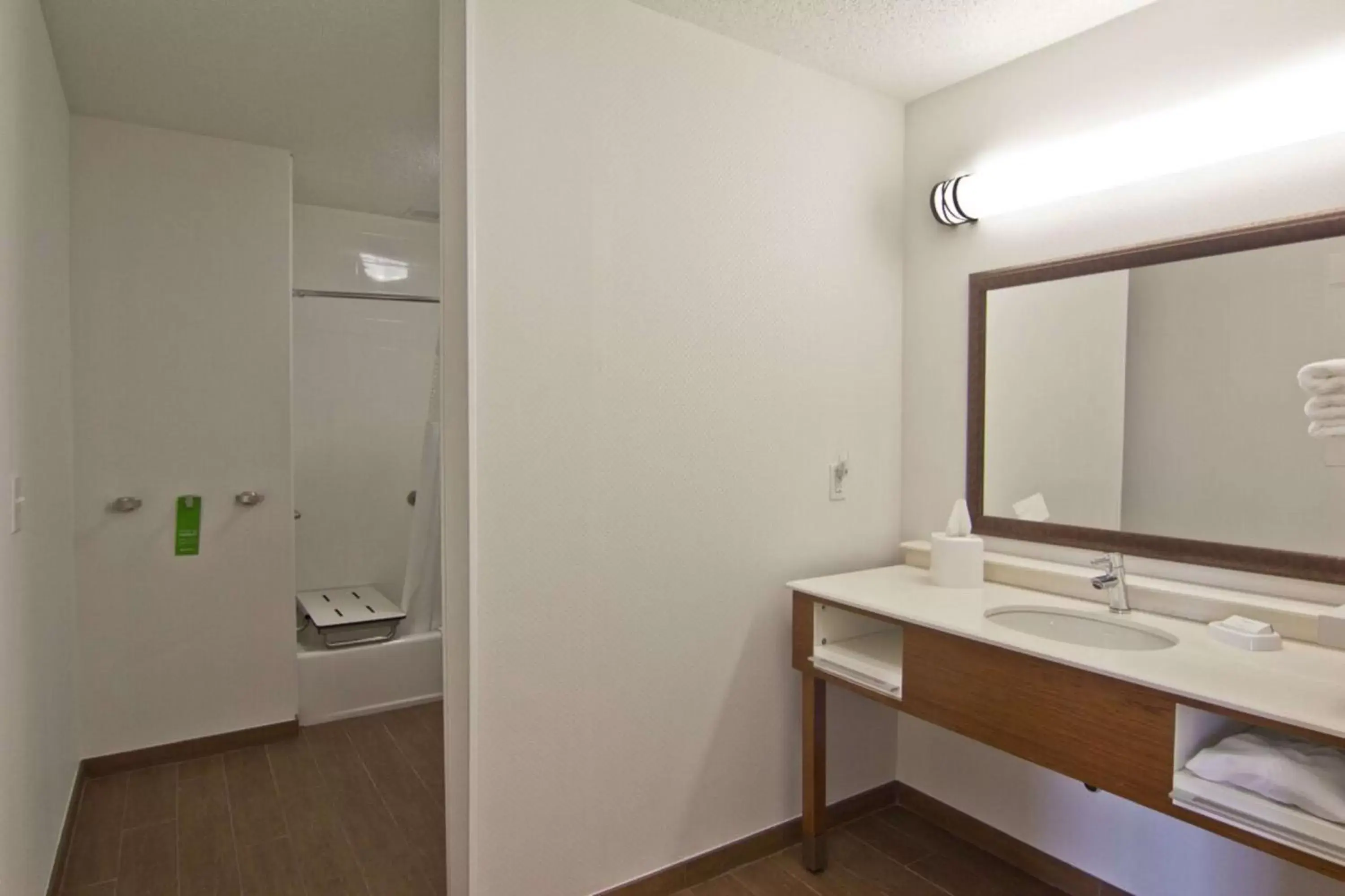 Bathroom in Hampton Inn & Suites Chillicothe