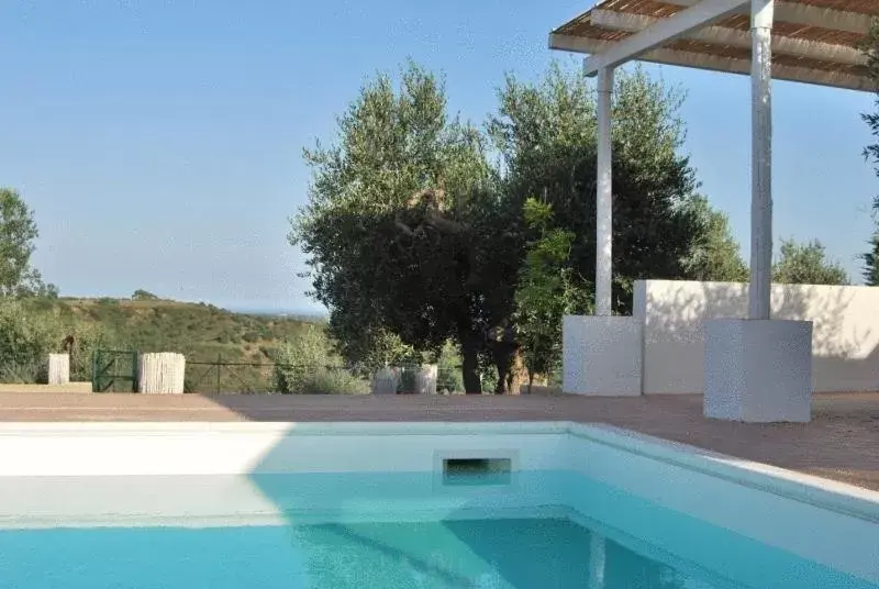 Swimming Pool in Hotel Giardino Giamperduto