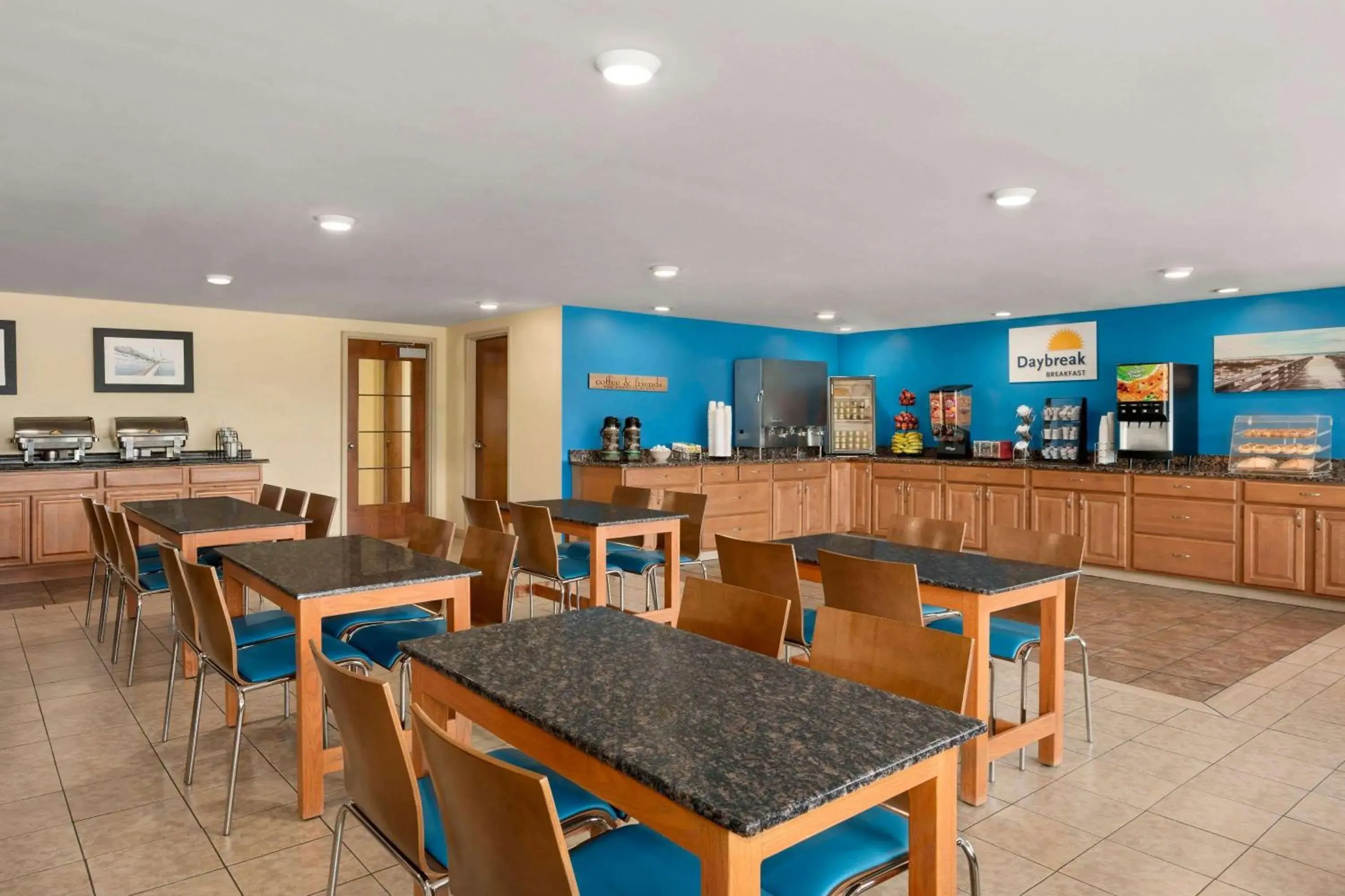 Food and drinks, Restaurant/Places to Eat in Days Inn by Wyndham Airport/Maine Mall
