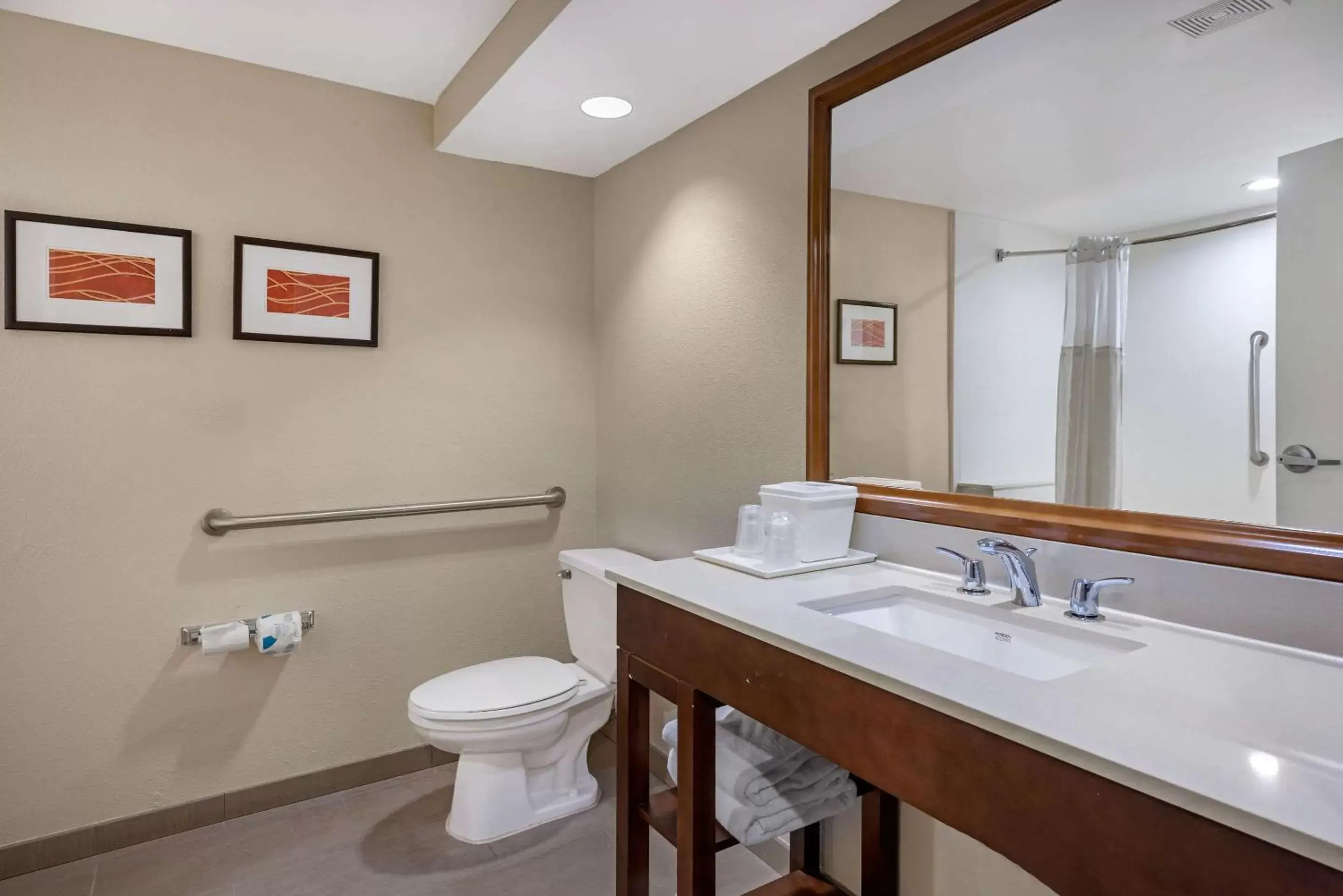 Photo of the whole room, Bathroom in Comfort Inn Yulee - Fernandina Beach