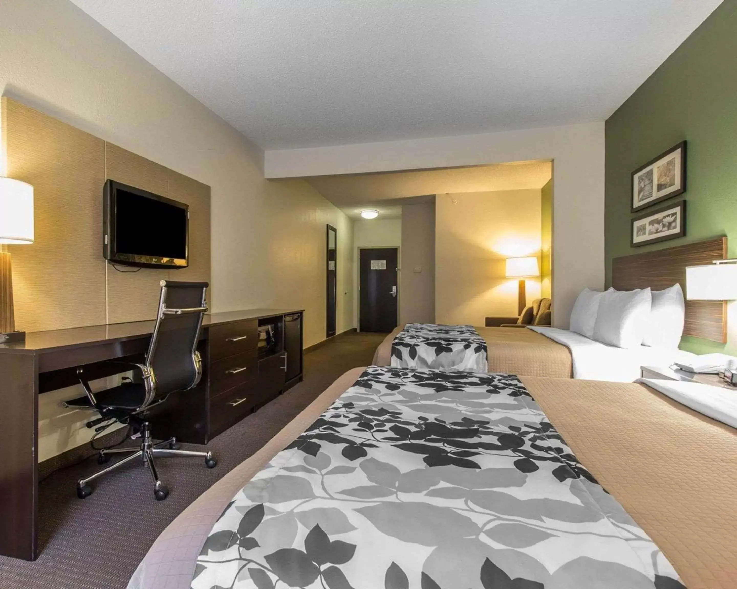 Photo of the whole room, Bed in Sleep Inn & Suites Middlesboro