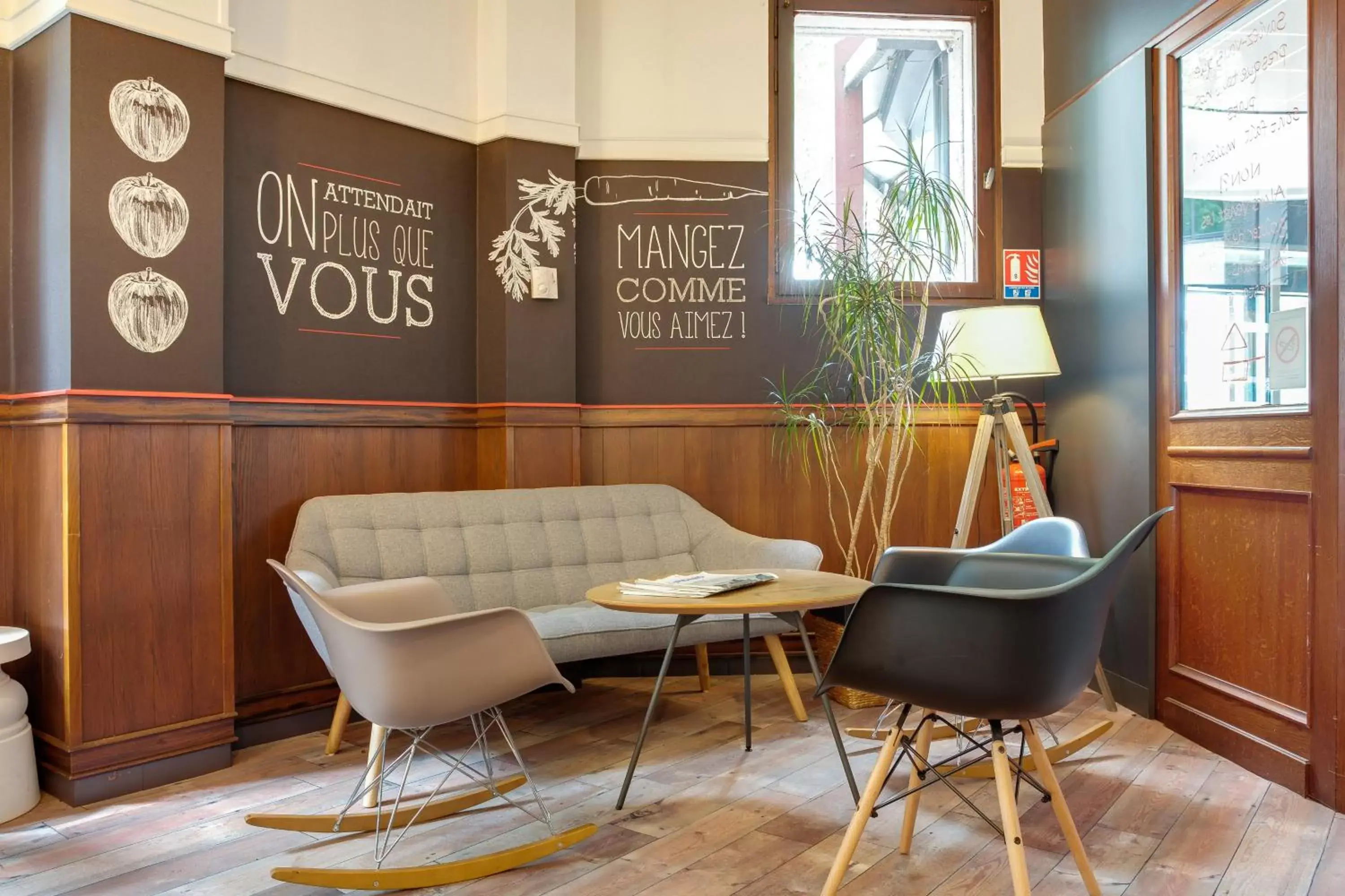 Lounge or bar, Lobby/Reception in ibis Angers Centre Chateau
